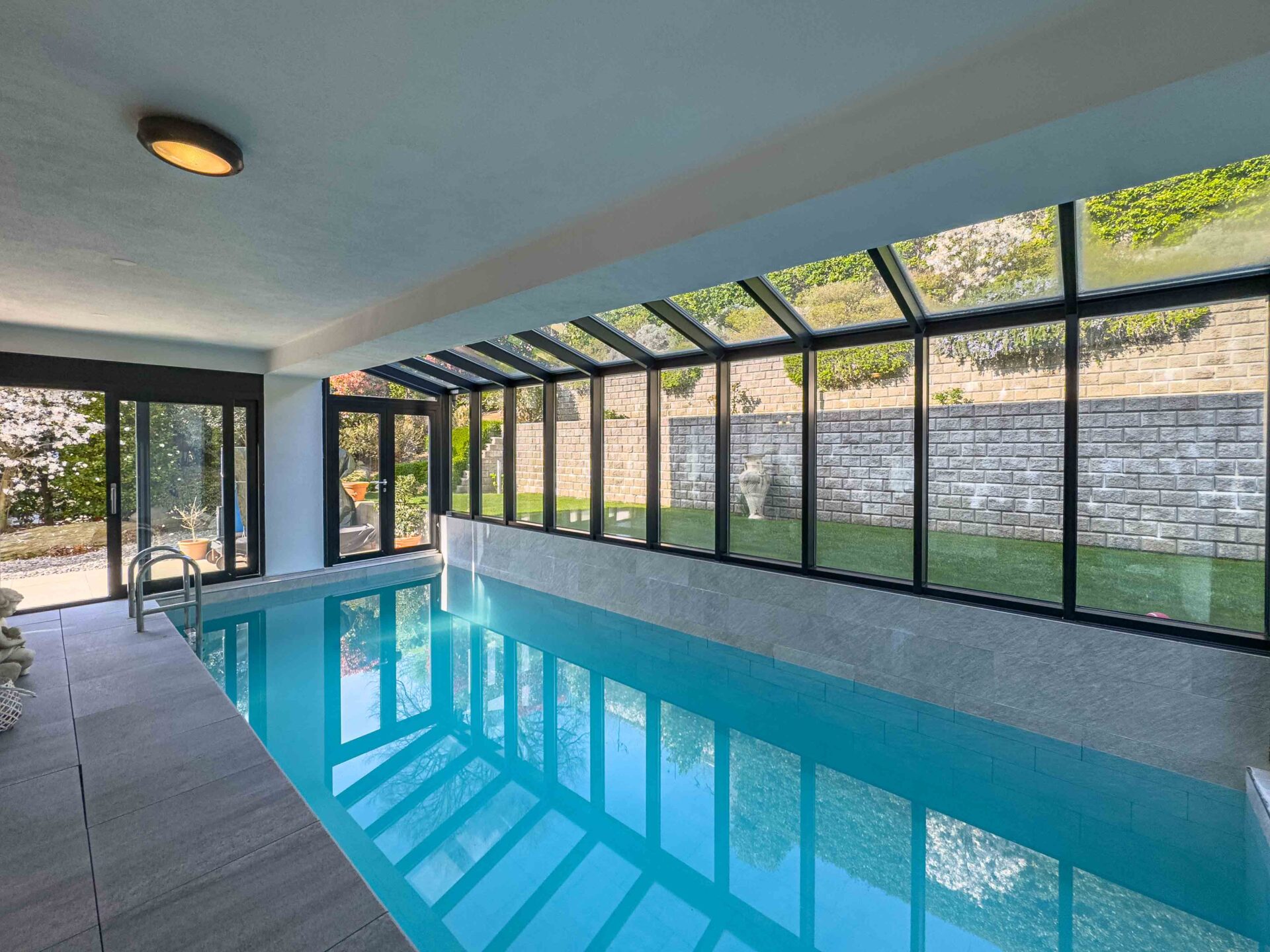 Modern villa with indoor pool for sale in Collina d’Oro Modern villa with indoor pool for sale in Collina d’Oro