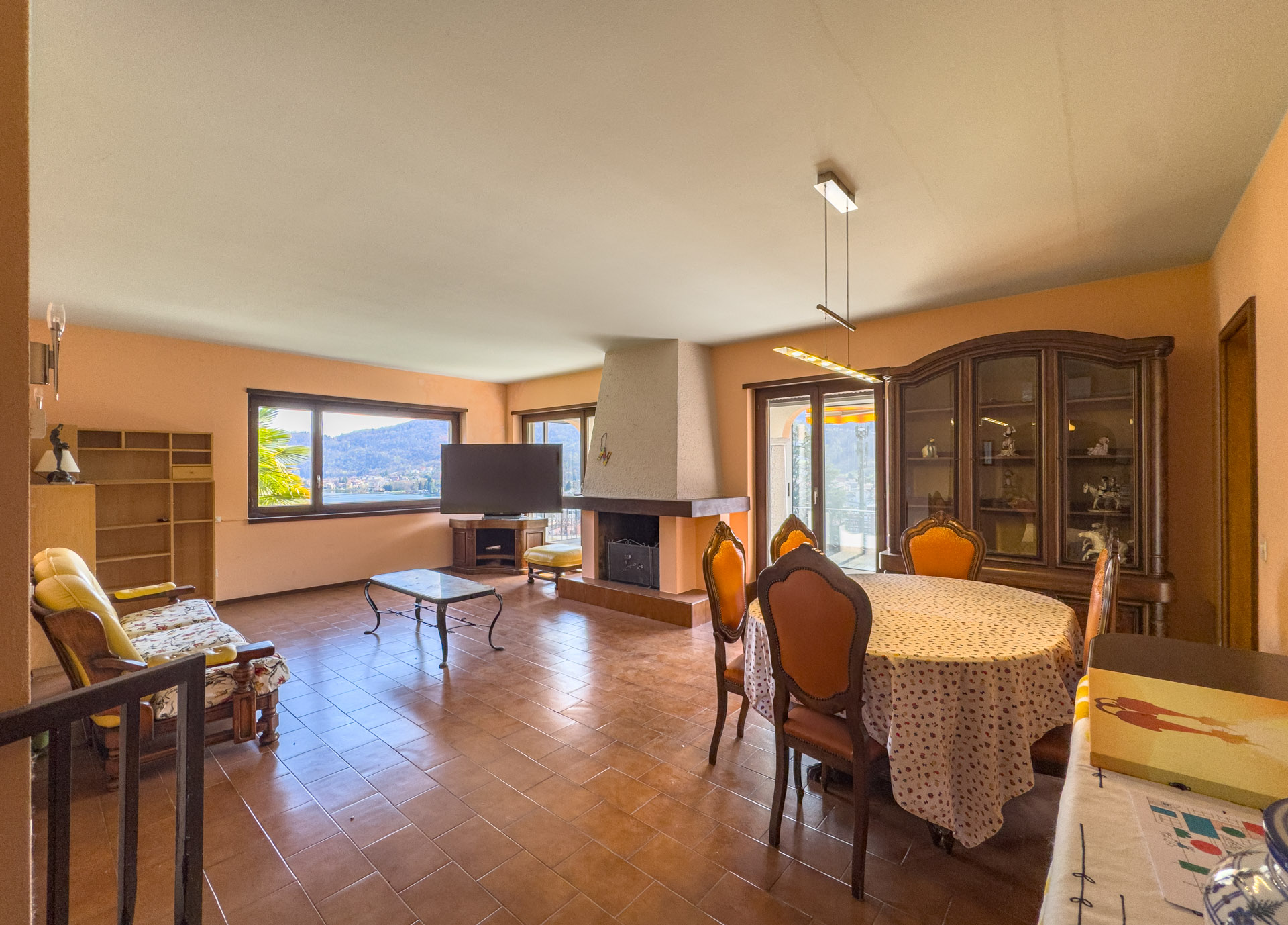 Haus mit drei Wohnungen zu verkaufen in Ponte Tresa