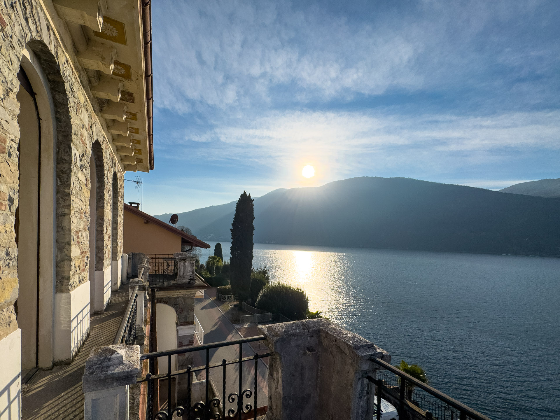 Charmante historische Villa am See in Morcote zu verkaufen Charmante historische Villa am See in Morcote zu verkaufen