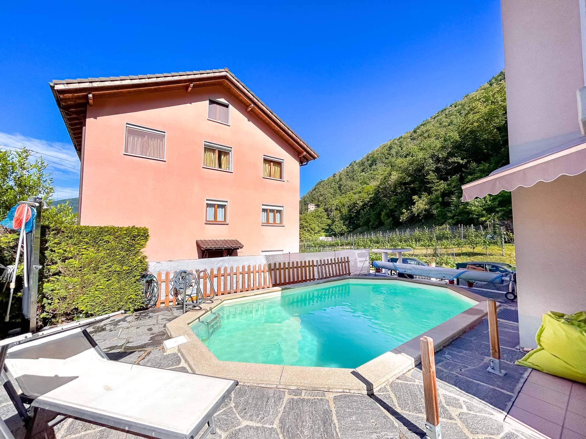 Freistehendes Haus mit Garten und Swimmingpool in Maroggia zu verkaufen