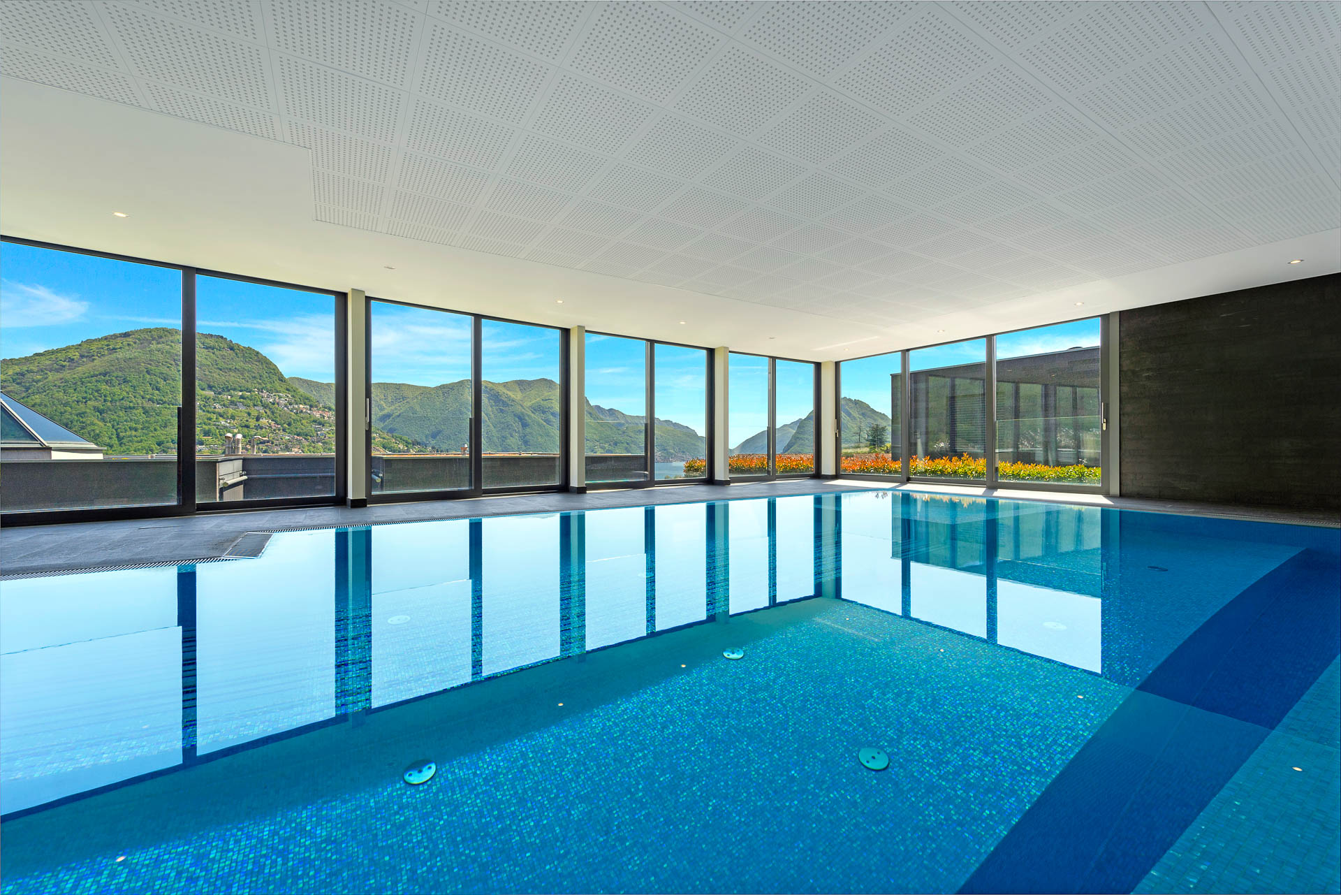 Exklusive 2,5-Zimmer-Wohnung mit Garten und Seeblick in Porza zu verkaufen