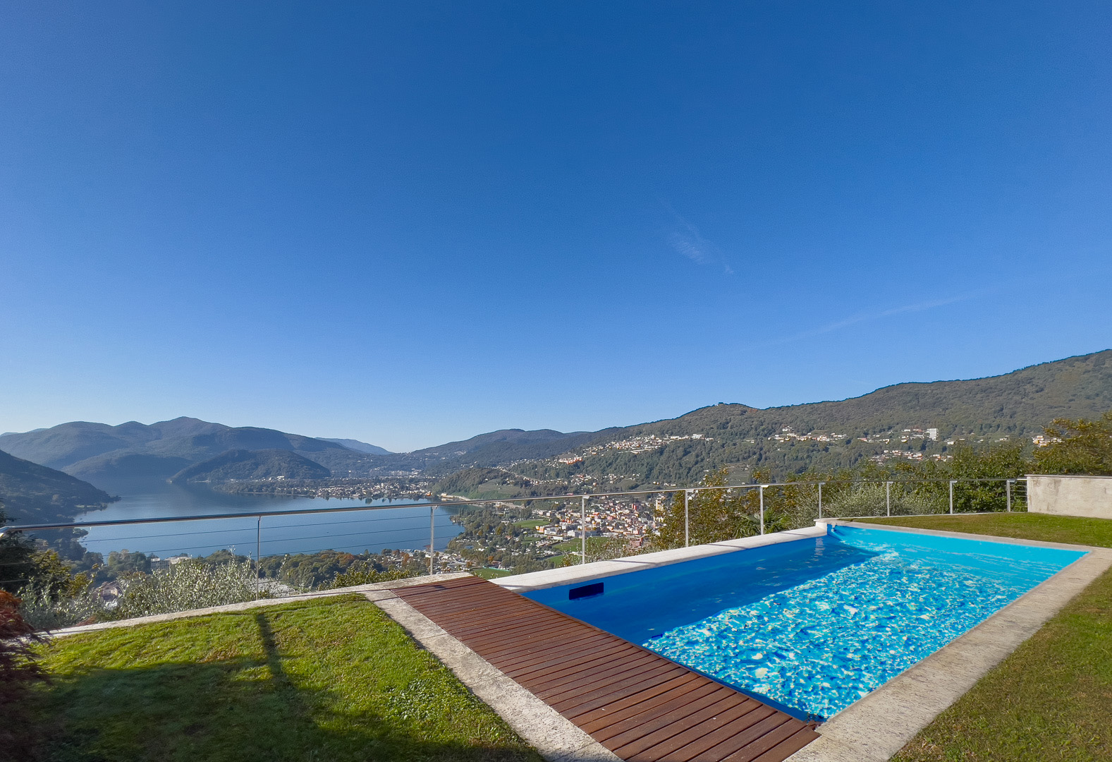 Villa with pool and lake view for sale in Muzzano Villa with pool and lake view for sale in Muzzano