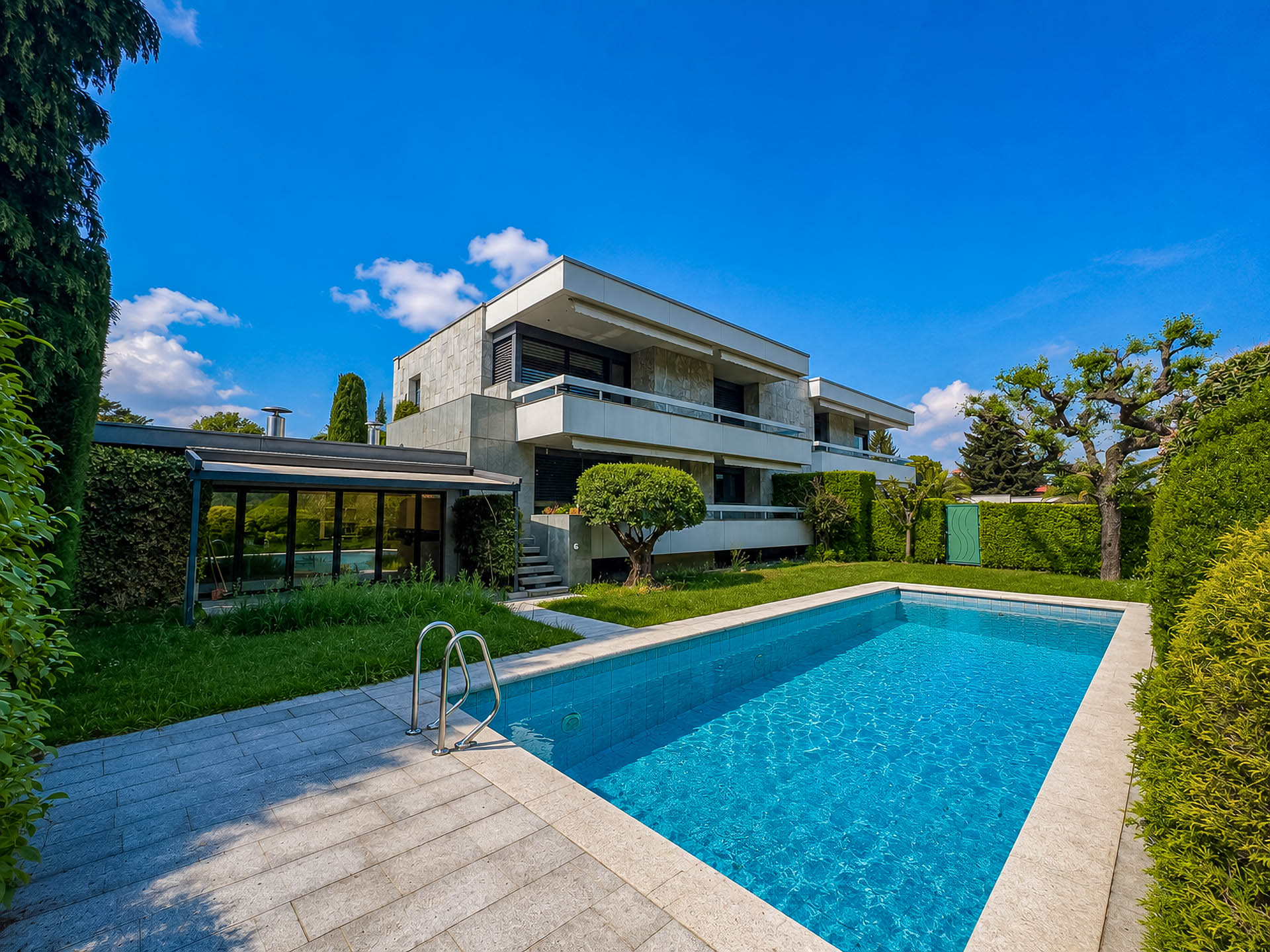 Villa with a Pool for Sale in Collina d’Oro Villa with a Pool for Sale in Collina d’Oro