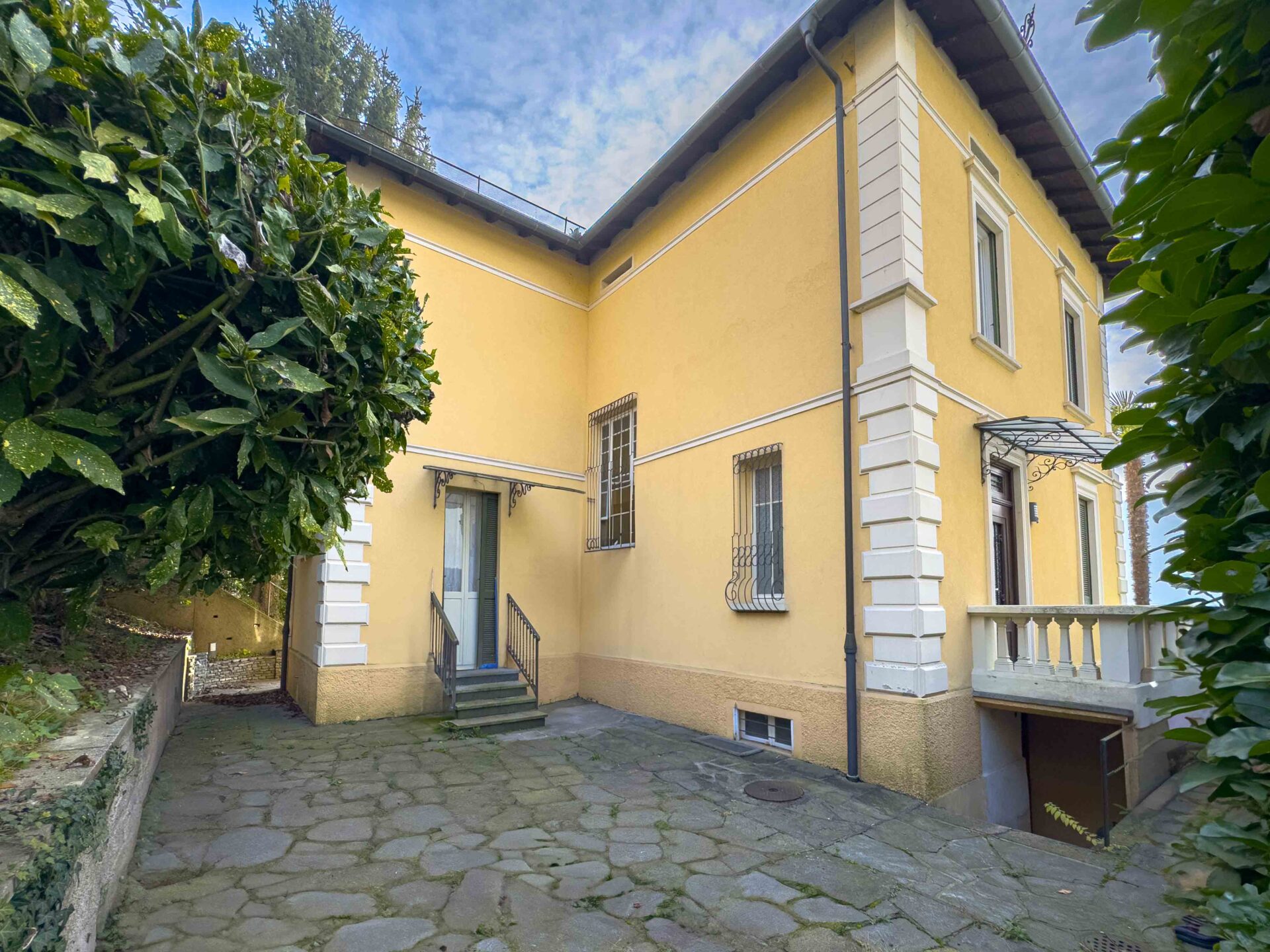Grande casa con giardino in vendita a Vacallo Grande casa con giardino in vendita a Vacallo