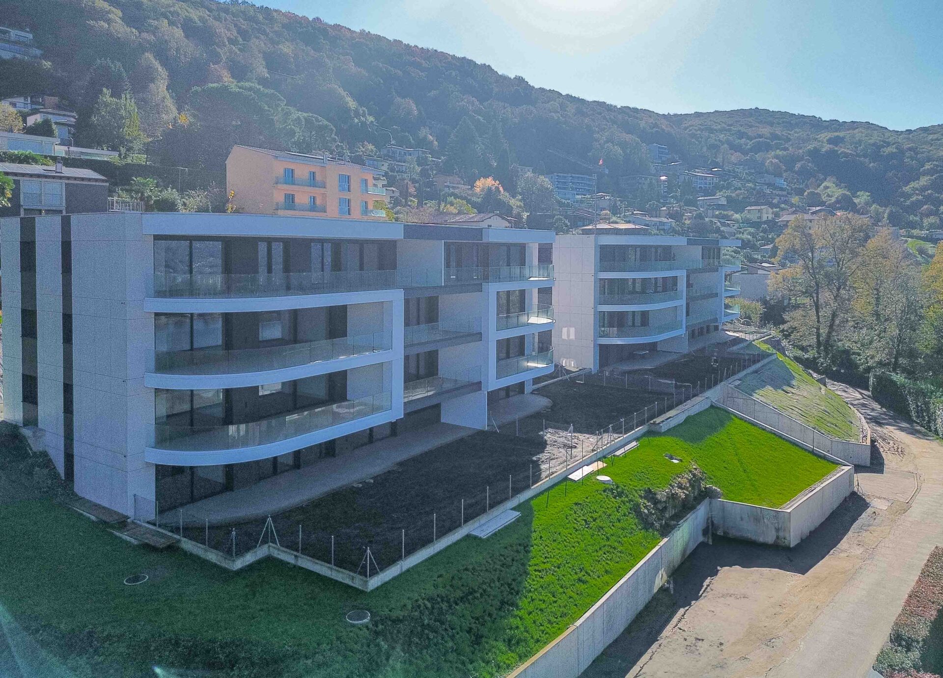 Appartamento con giardino e vista lago in vendita a Montagnola in una esclusiva residenza