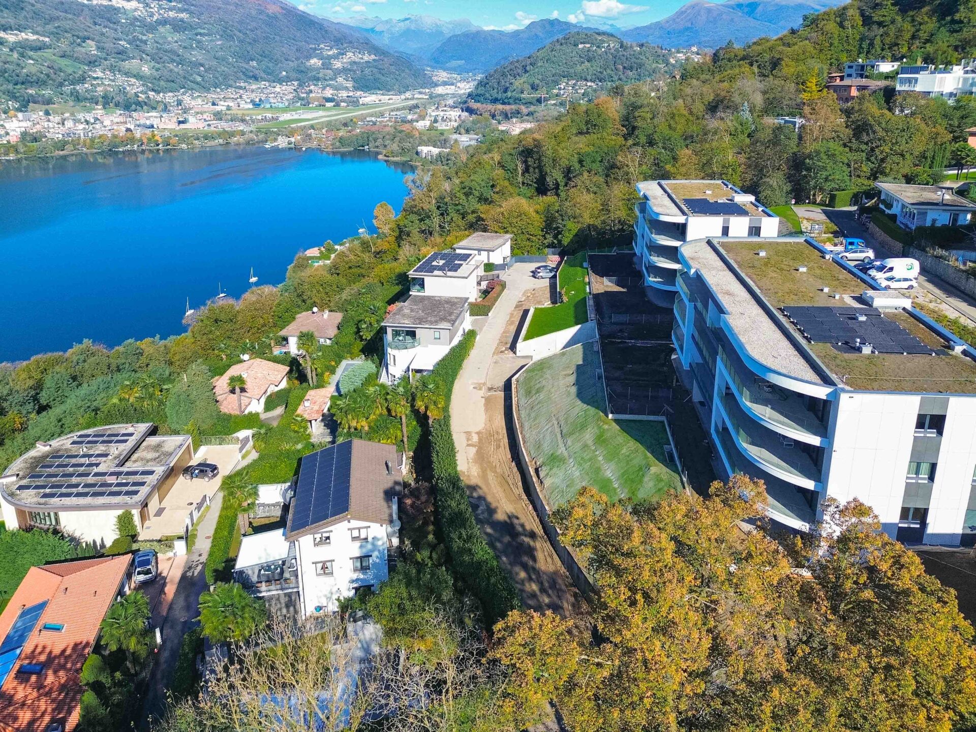 Appartamento con giardino e vista lago in vendita a Montagnola in una esclusiva residenza