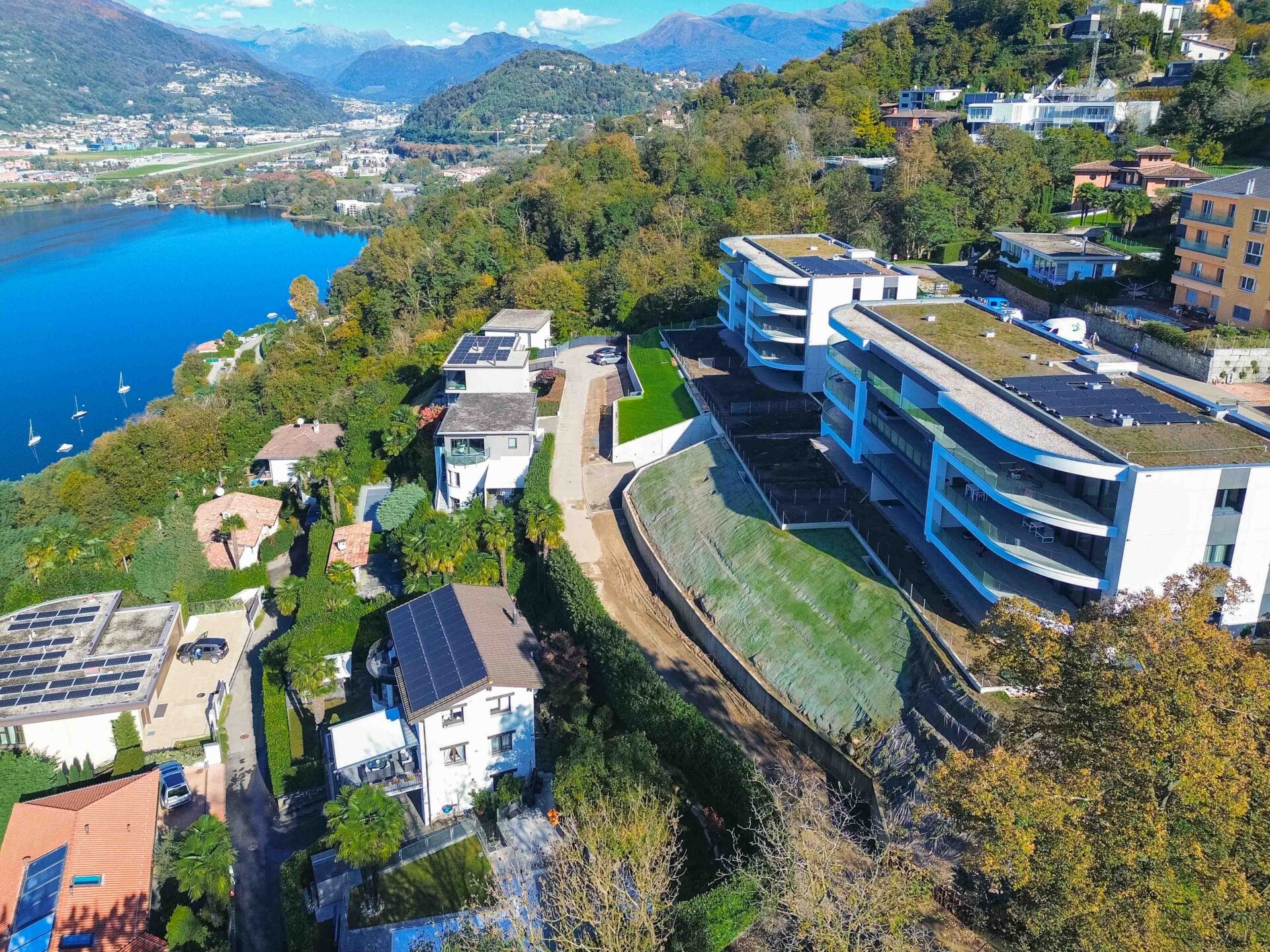 Appartamento con giardino e vista lago in vendita a Montagnola in una esclusiva residenza