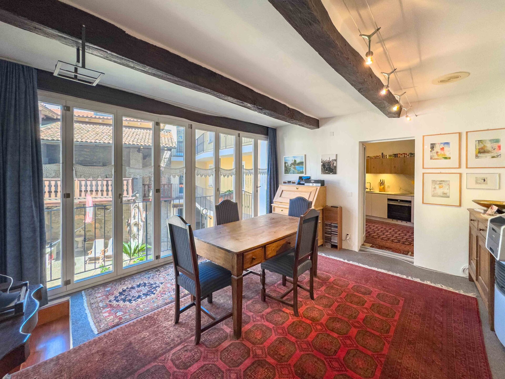 Characteristic and stately Ticino court for sale in Mendrisio