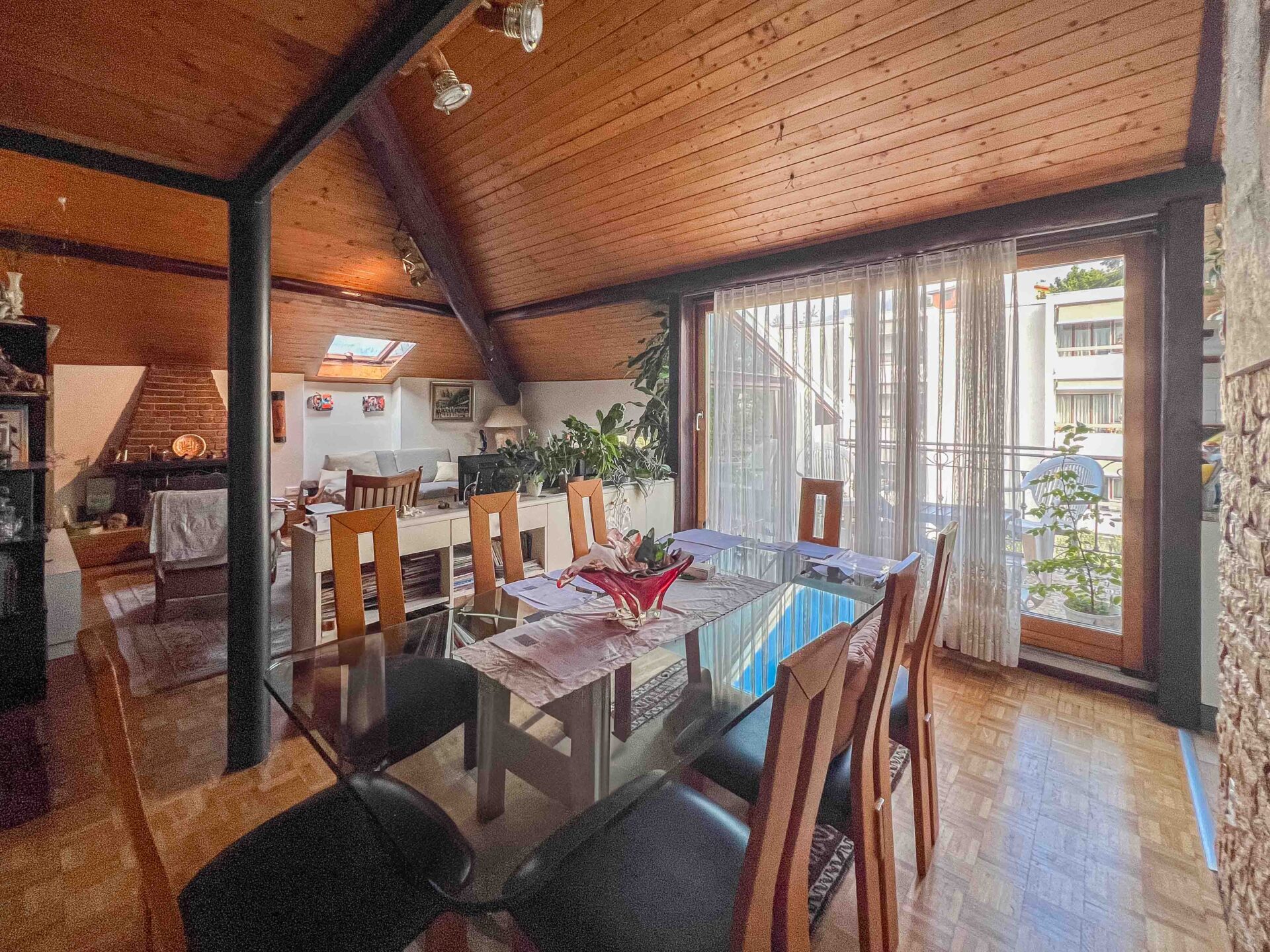 Caratteristico attico 3.5 locali in vendita a Balerna