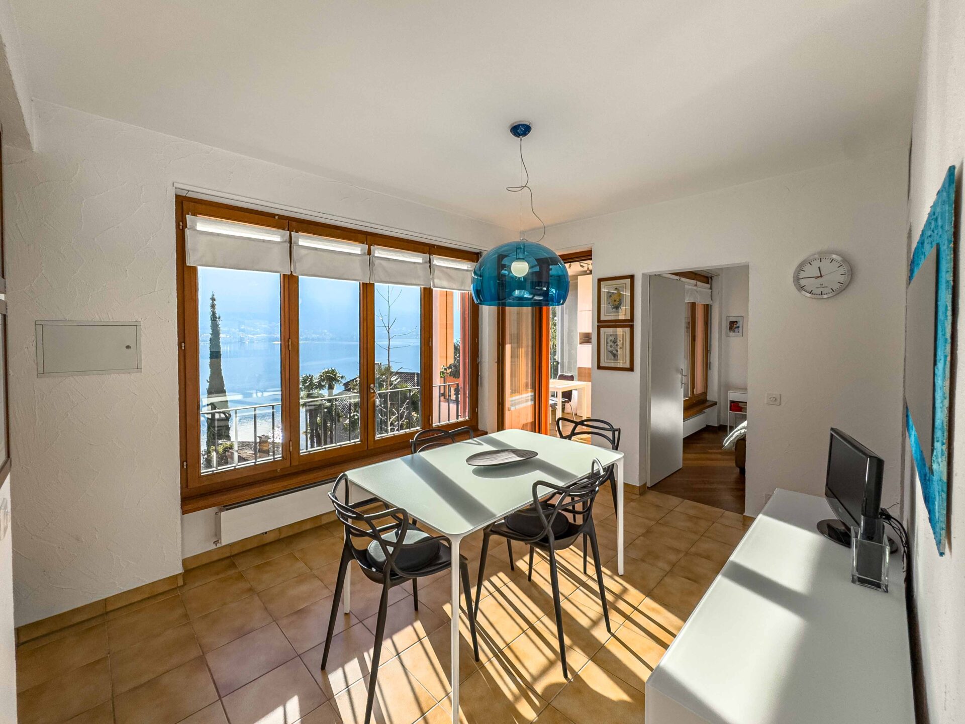 Lake view apartment with pool for sale in Vico Morcote