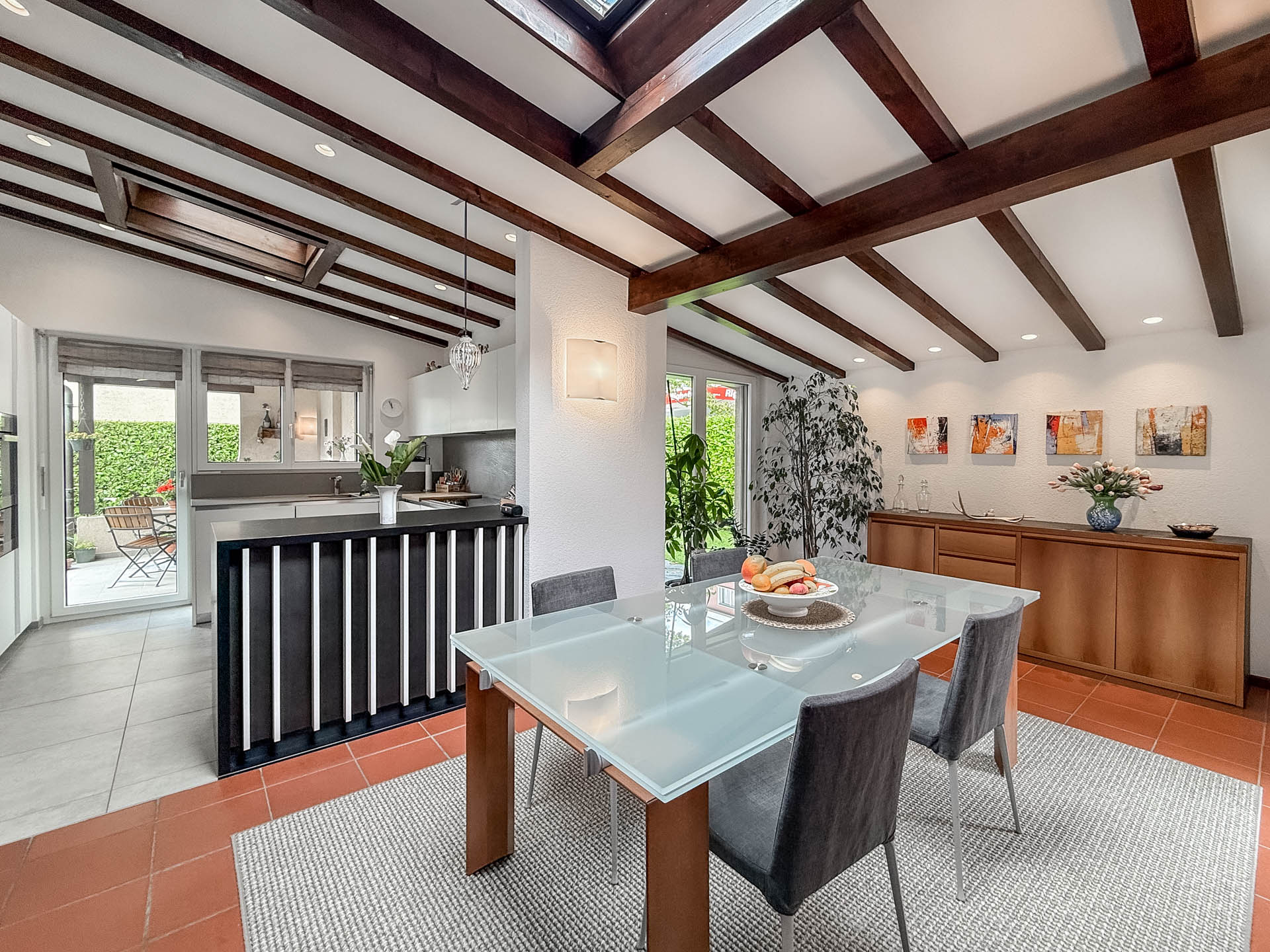 Elegante casa con giardino in vendita a Collina d’Oro