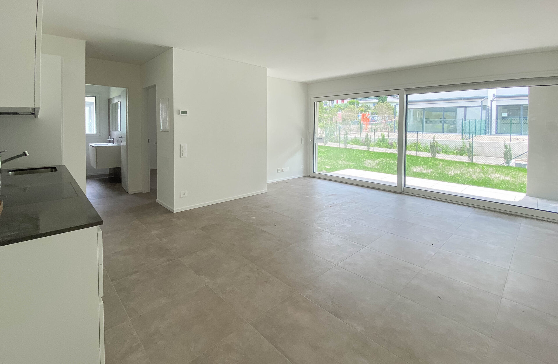 2,5-Zimmer-Wohnung mit großem Garten in der Residenza al Parco in Camorino zu verkaufen