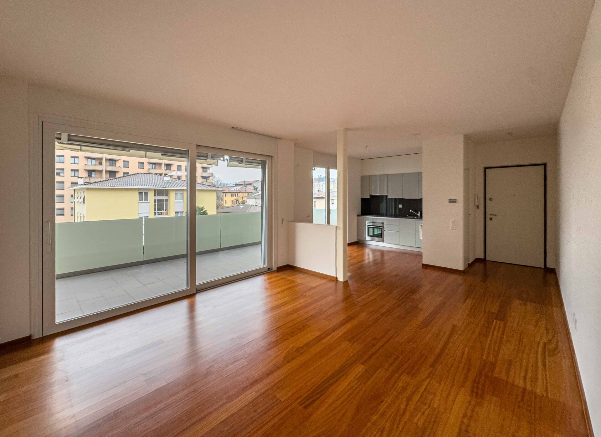 Spazioso appartamento 2.5 locali con terrazza in vendita a Lugano