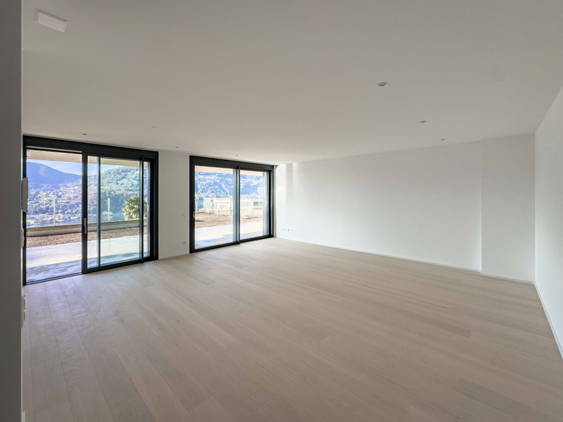 Neue und exklusive 4,5-Zimmer-Wohnung mit Garten und Seeblick in Montagnola zu verkaufen