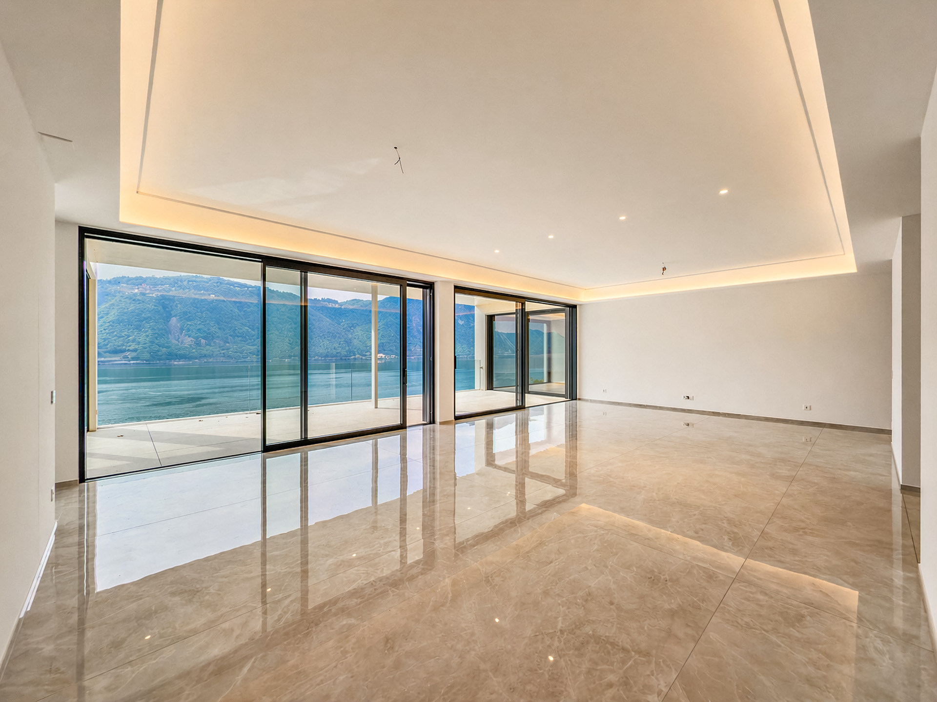 Grande appartamento con giardino e splendida vista lago in vendita a Bissone
