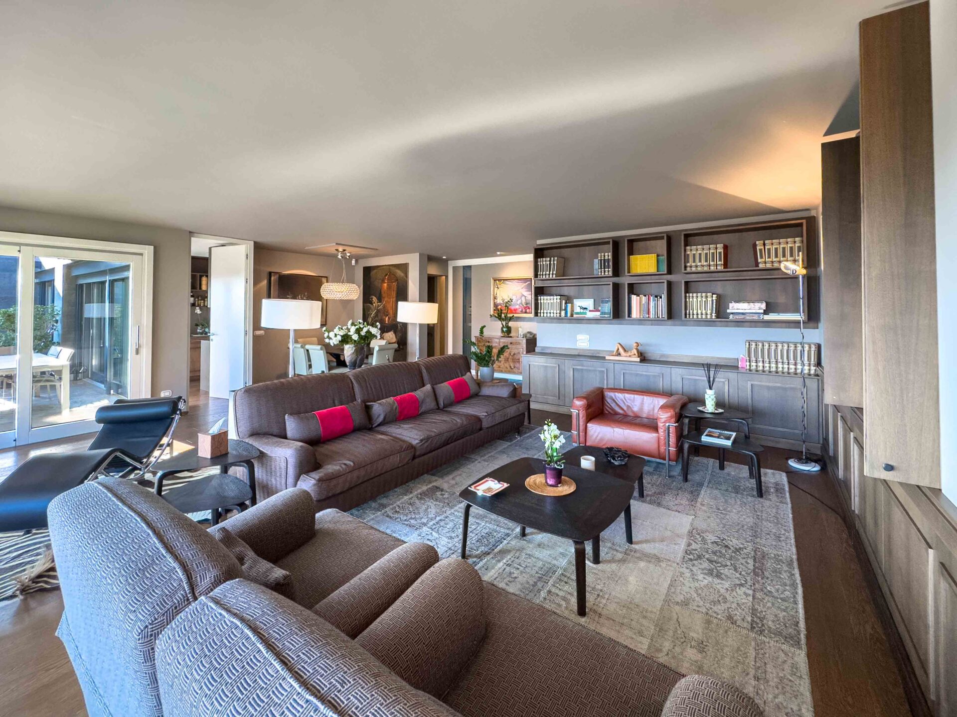 Großes und prestigeträchtiges Penthouse mit Seeblick in Porza zu verkaufen