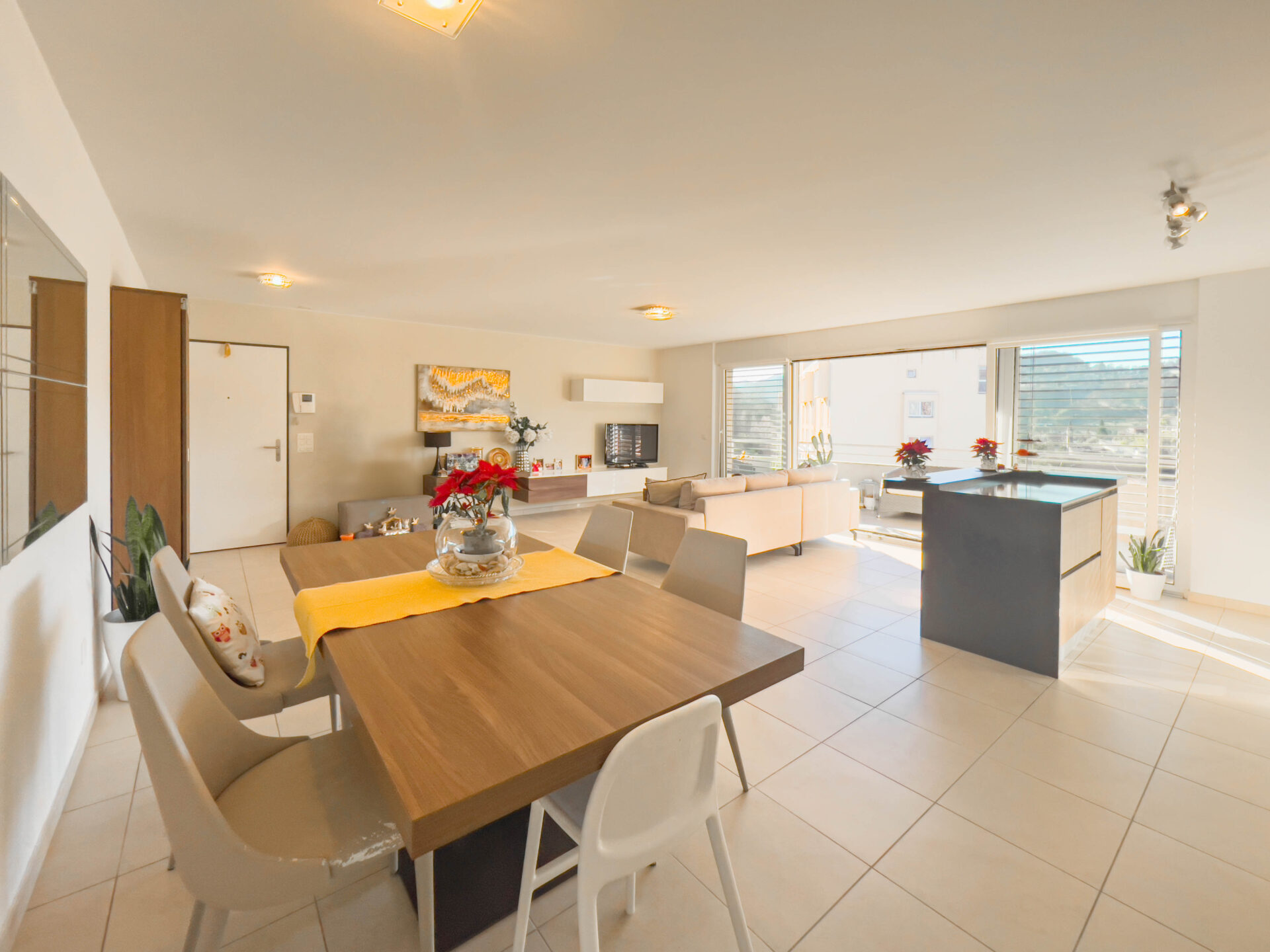 Spacious and modern 3.5-room apartment for sale in Pazzallo