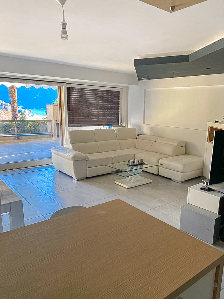 2.5-room apartment with a lake view for sale in Savosa