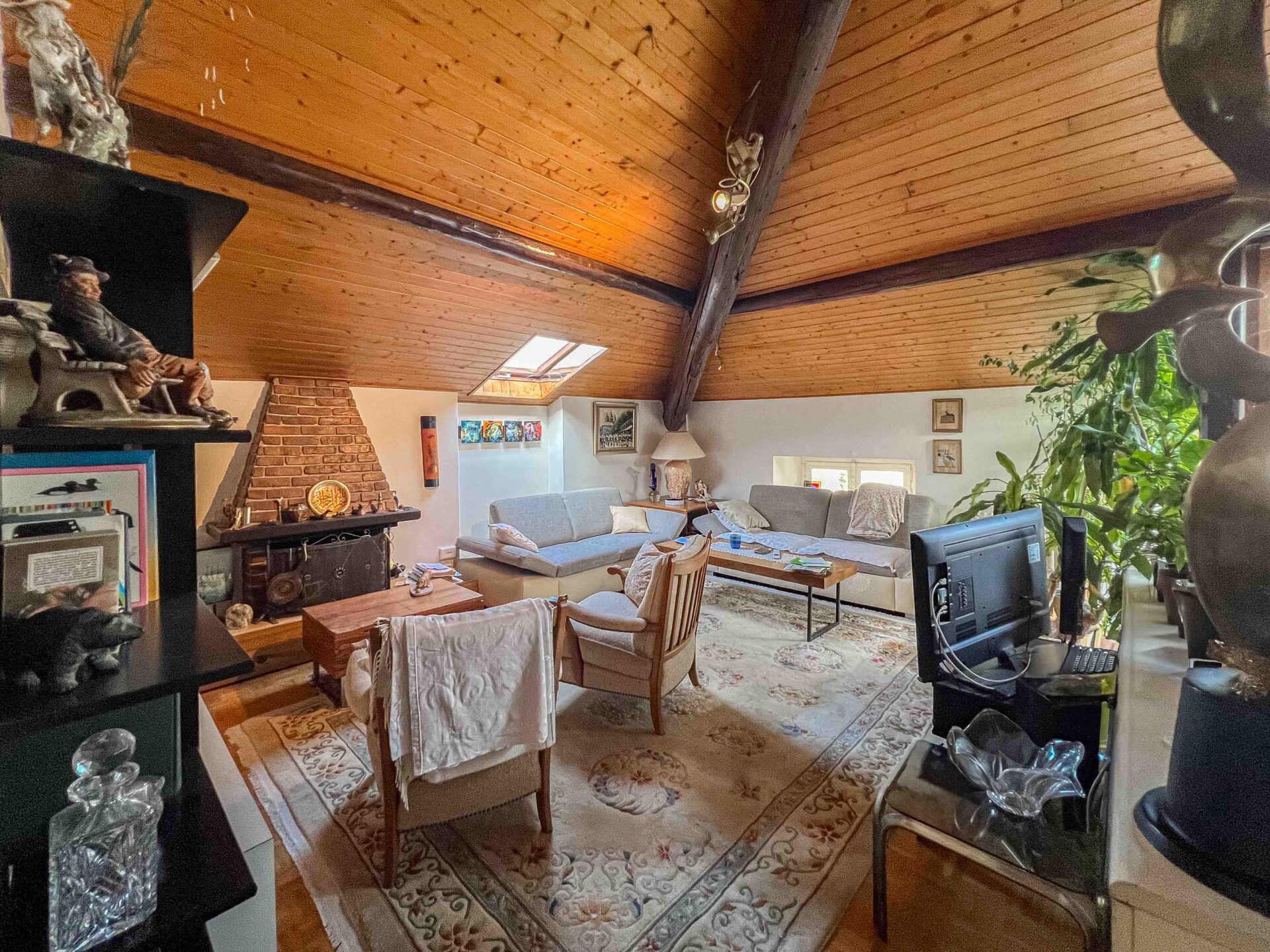 Caratteristico attico 3.5 locali in vendita a Balerna