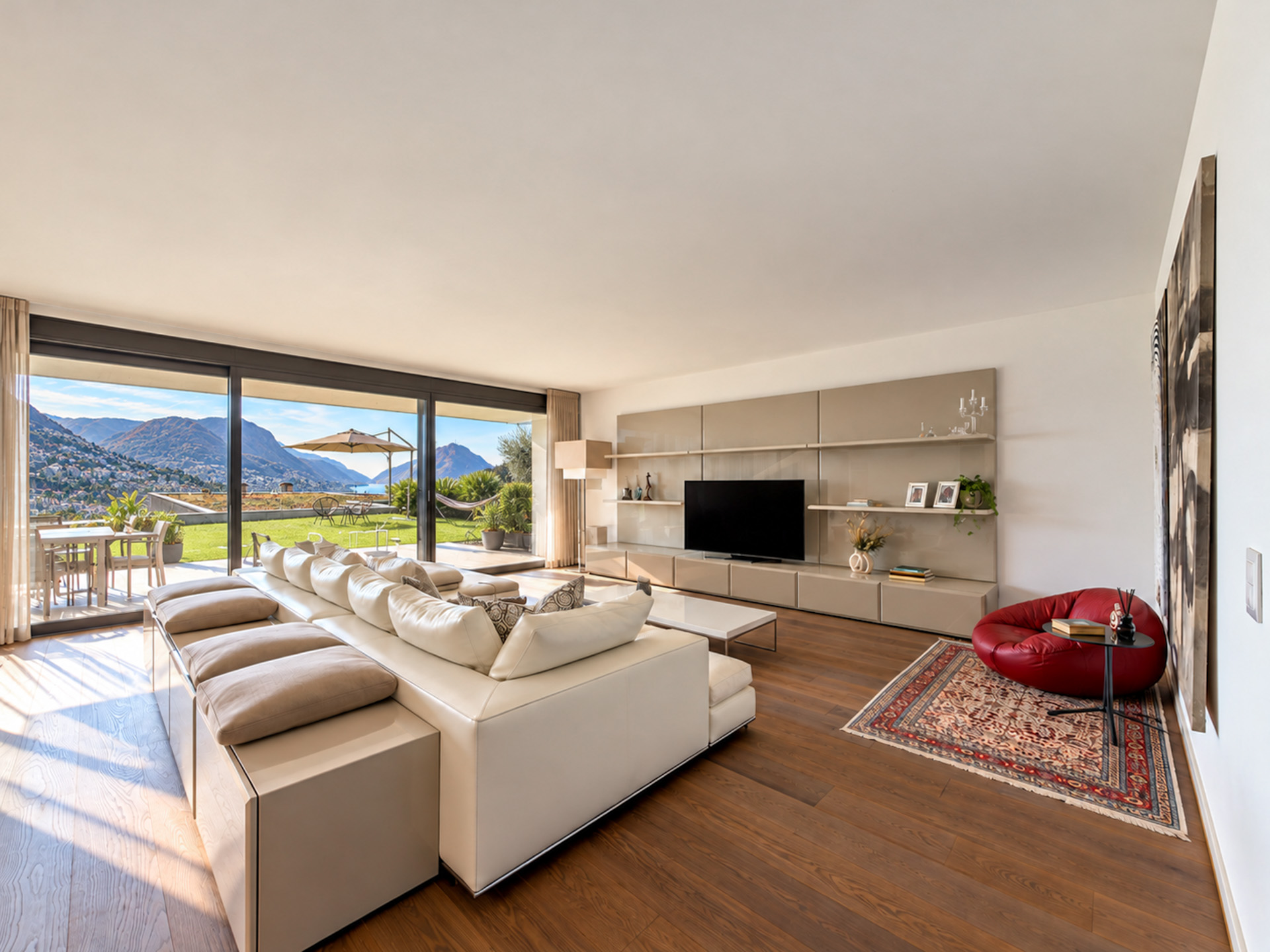 Elegant and prestigious apartment with a garden for sale in Porza
