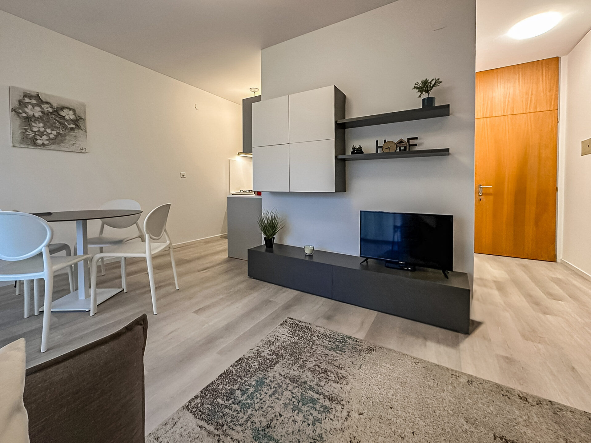 2.5-room income apartment in Lugano, near the station