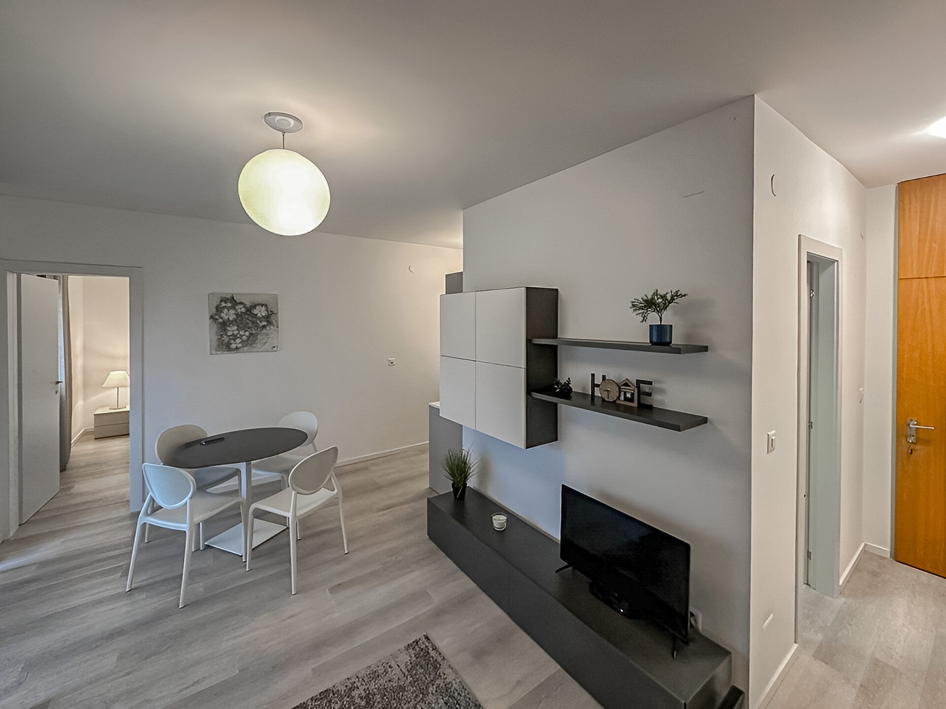 2.5-room income apartment in Lugano, near the station