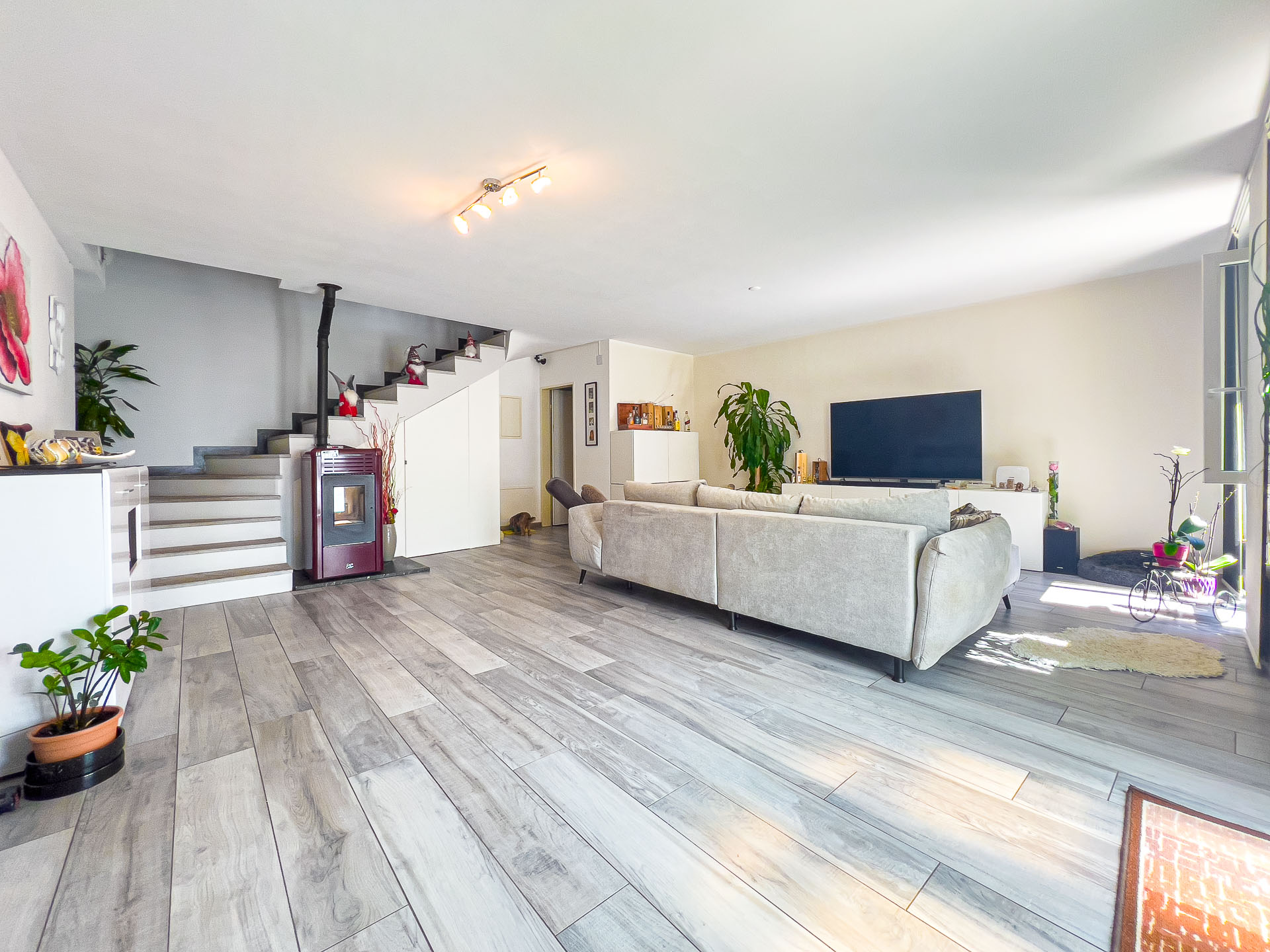 Casa a schiera con ampia terrazza in vendita a Pura