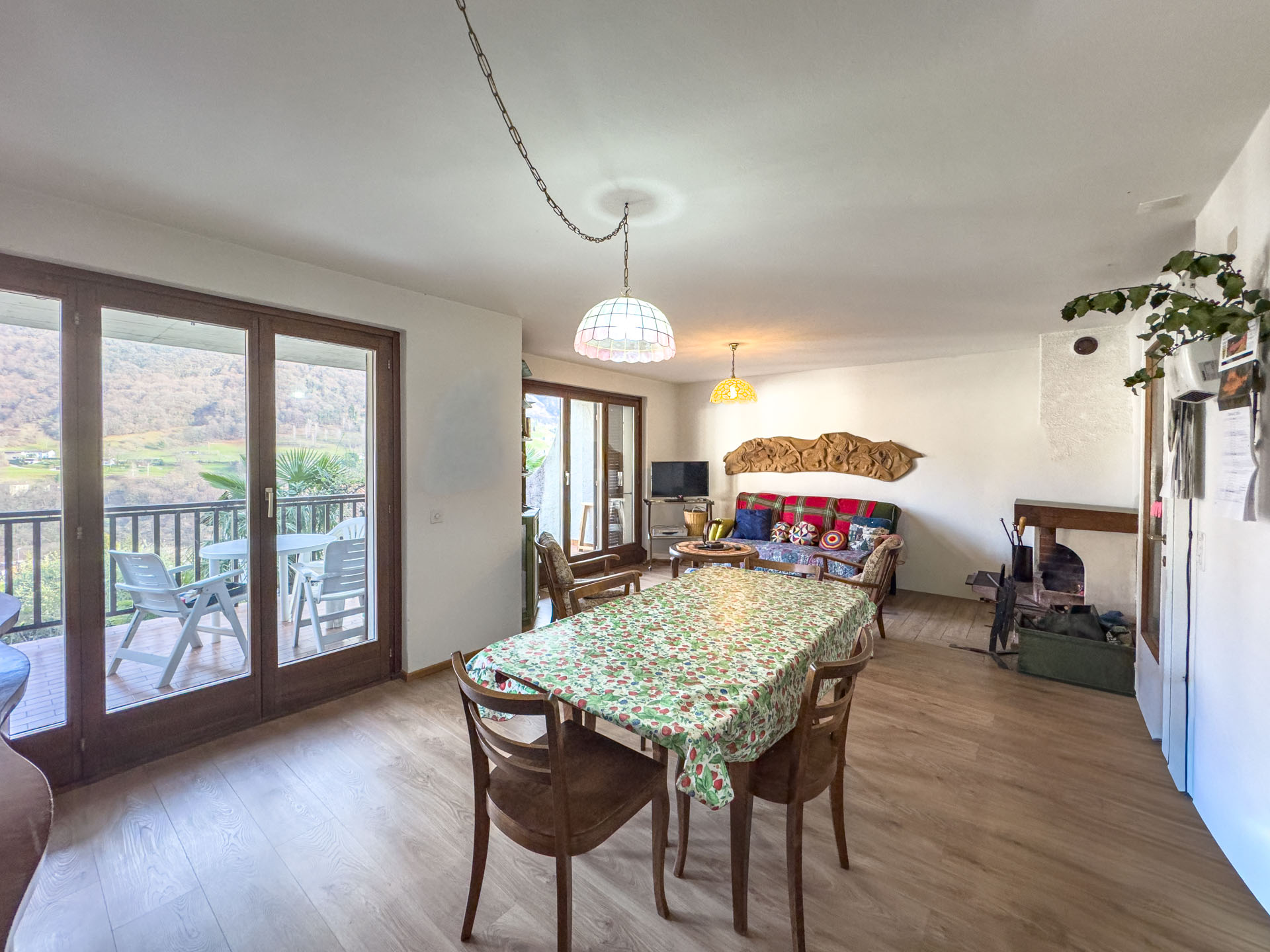 Twin house with garden for sale in Arogno