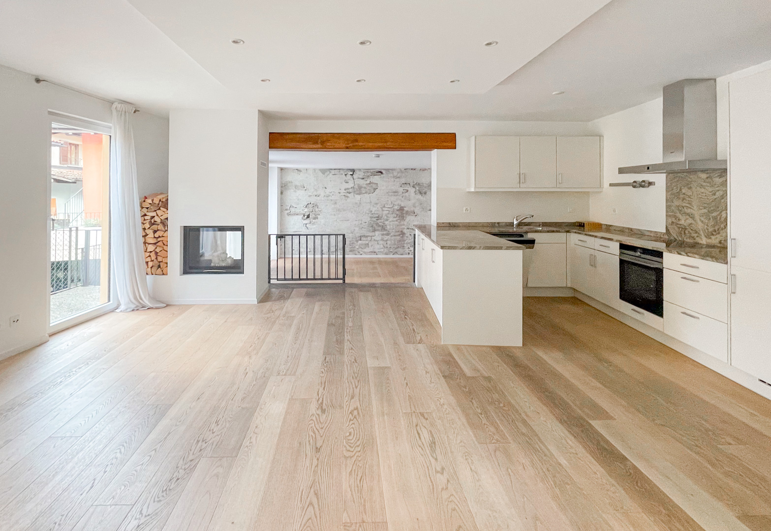 Reihenhaus mit großer Terrasse auch für Nicht-Residenten zu verkaufen Reihenhaus mit großer Terrasse auch für Nicht-Residenten zu verkaufen