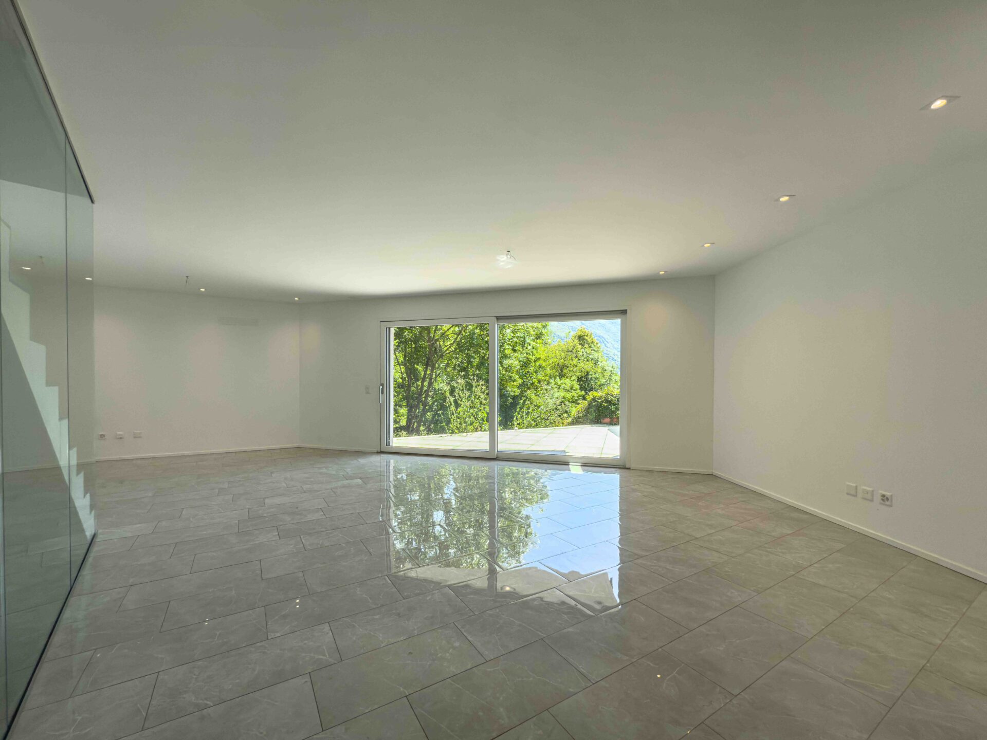 Moderna casa gemella con grande giardino e vista aperta in vendita a Sonvico