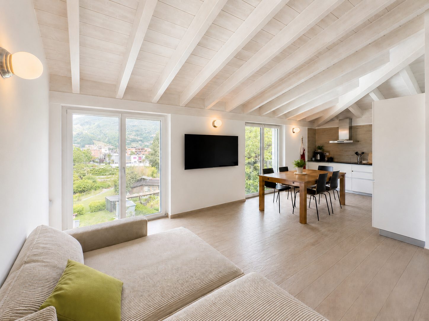 Modern top-floor apartment for sale in Camorino