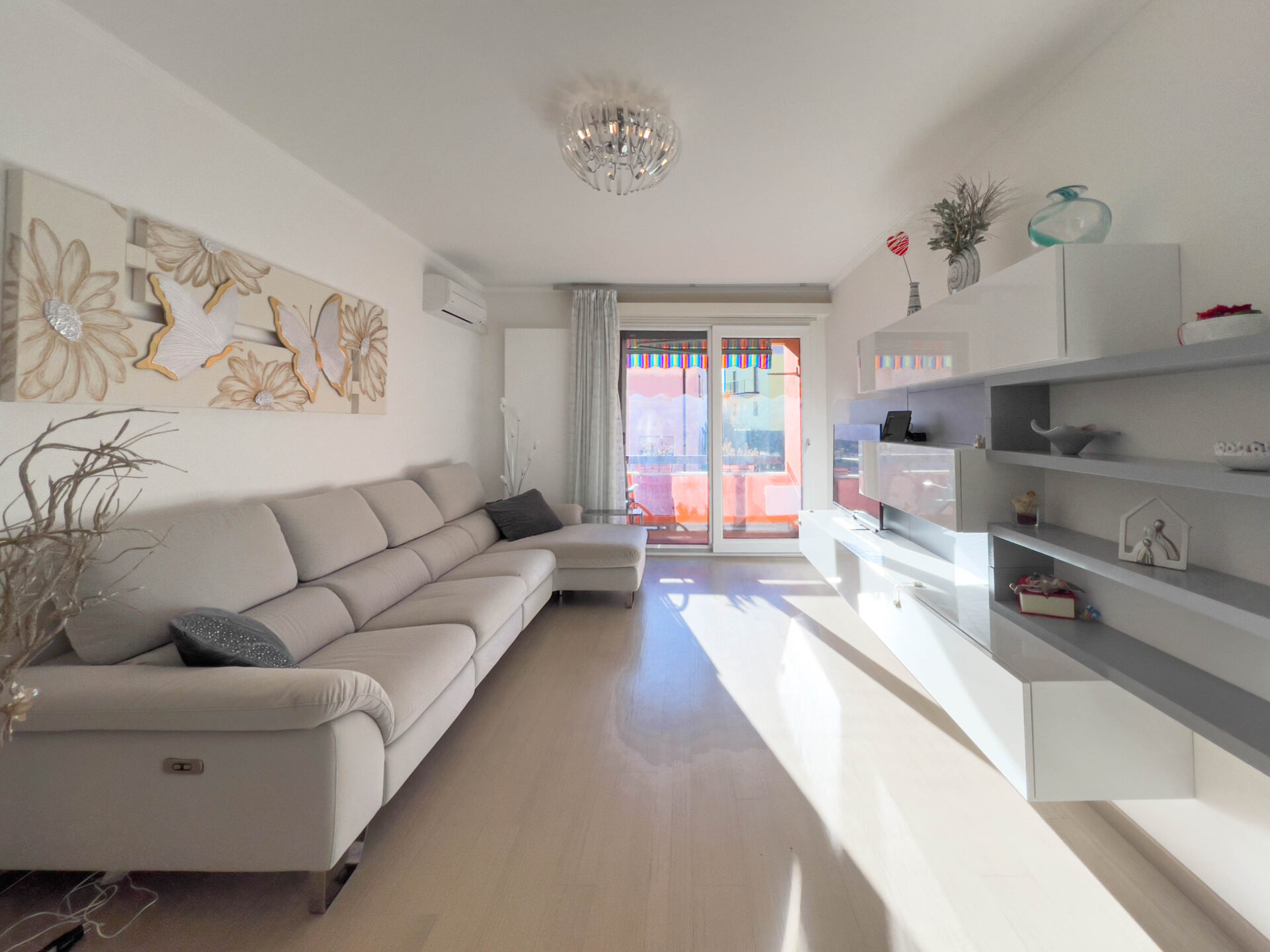 Apartment in residence with condominium pool for sale in Morbio Inferiore