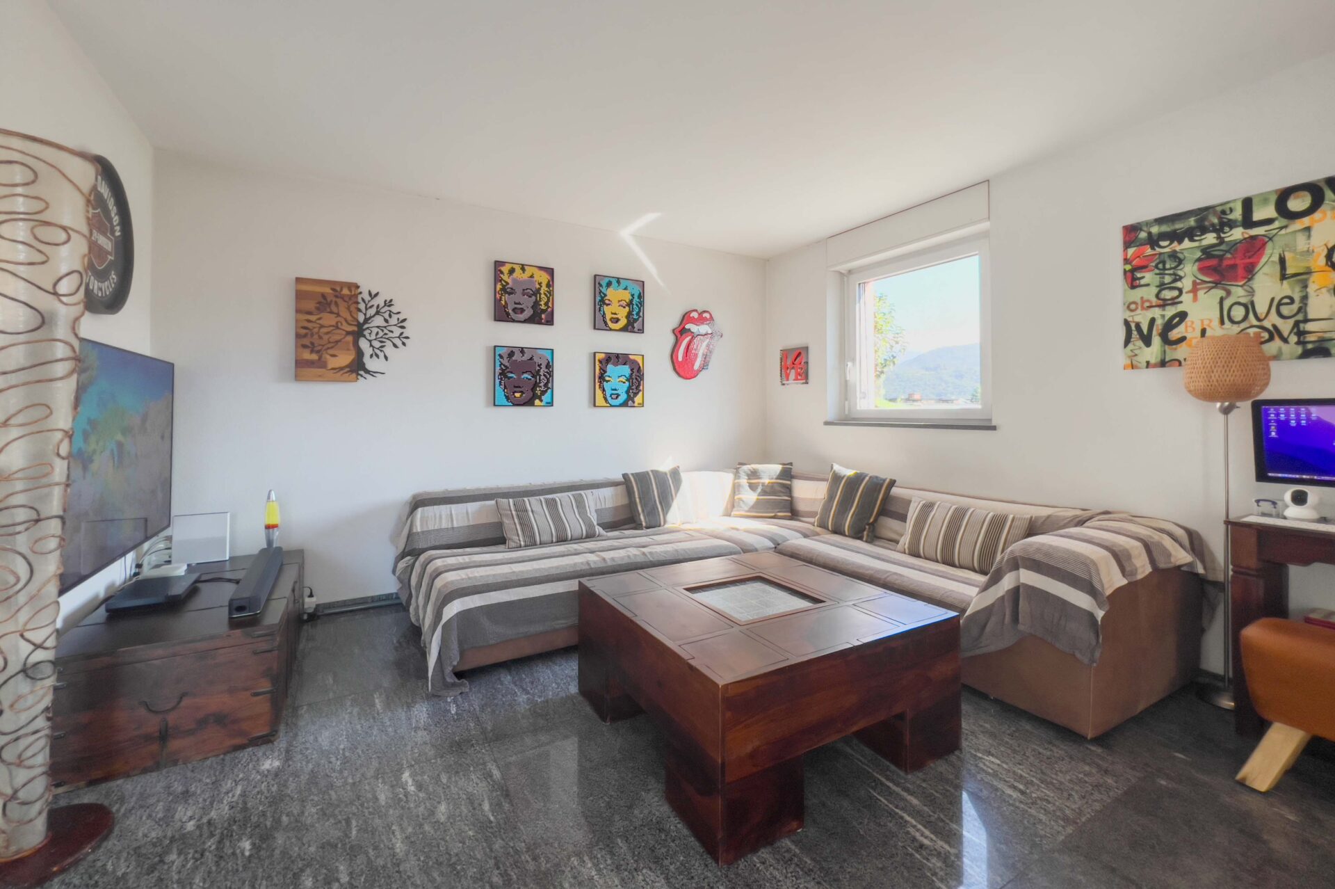 Single-family house with a garden for sale in the Lugano area Single-family house with a garden for sale in the Lugano area