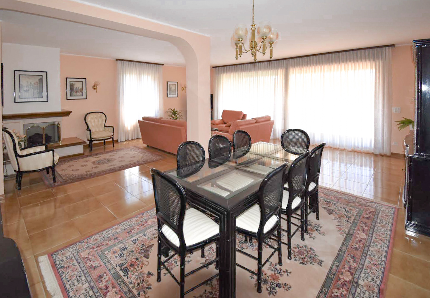 Stately single-family house with garden for sale in Savosa