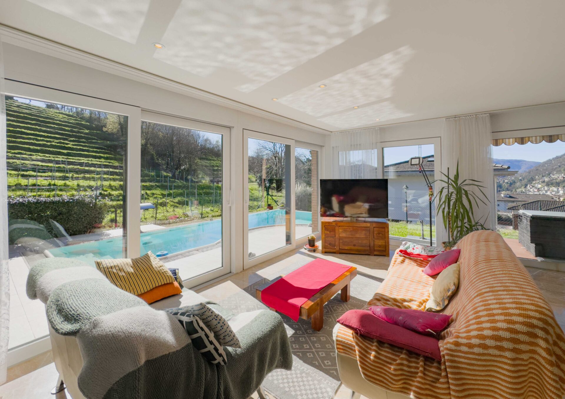 Casa unifamiliare con giardino e piscina in vendita a Bioggio. Anche come residenza secondaria