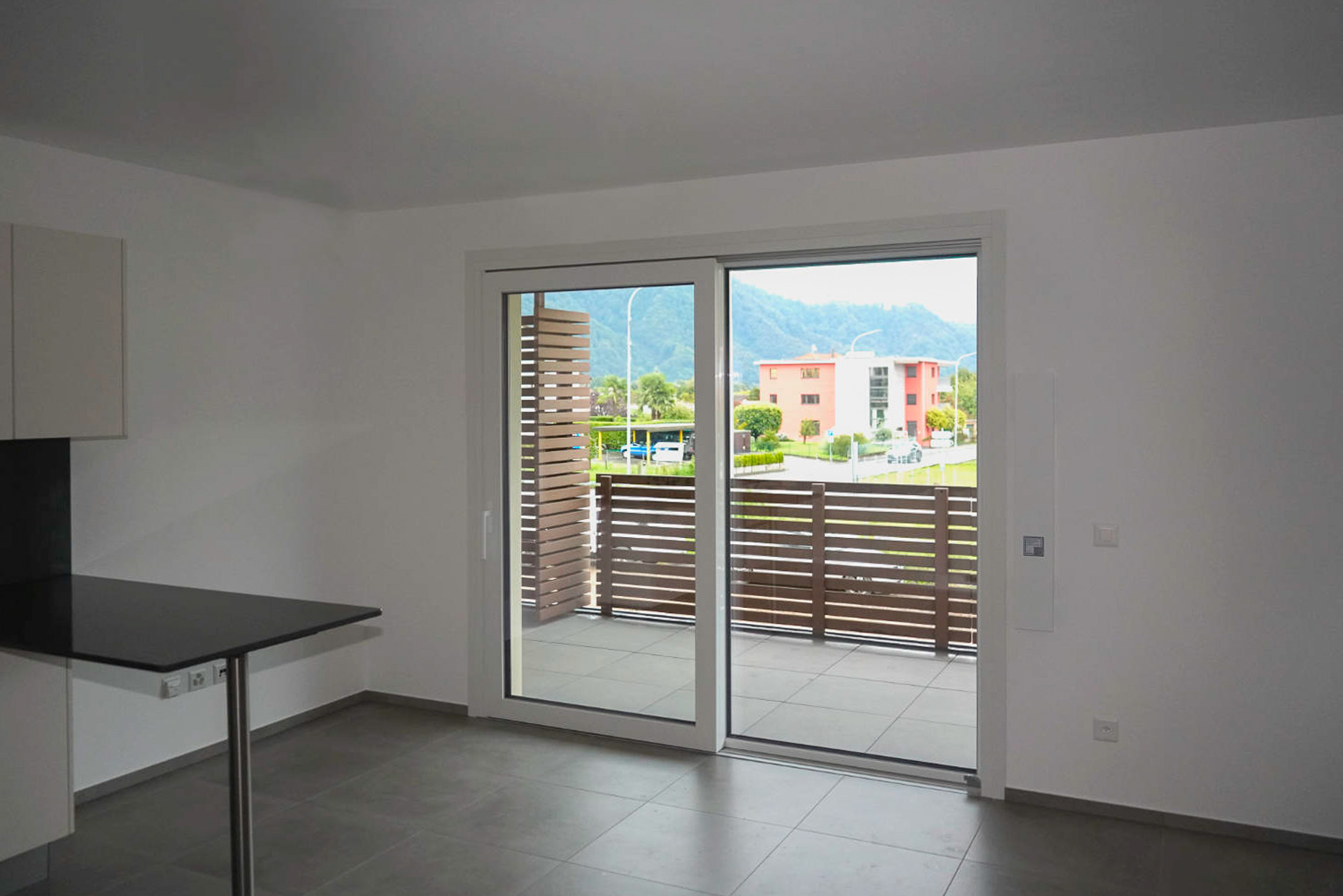 Moderno appartamento 2.5 locali con terrazzo in affitto a Caslano