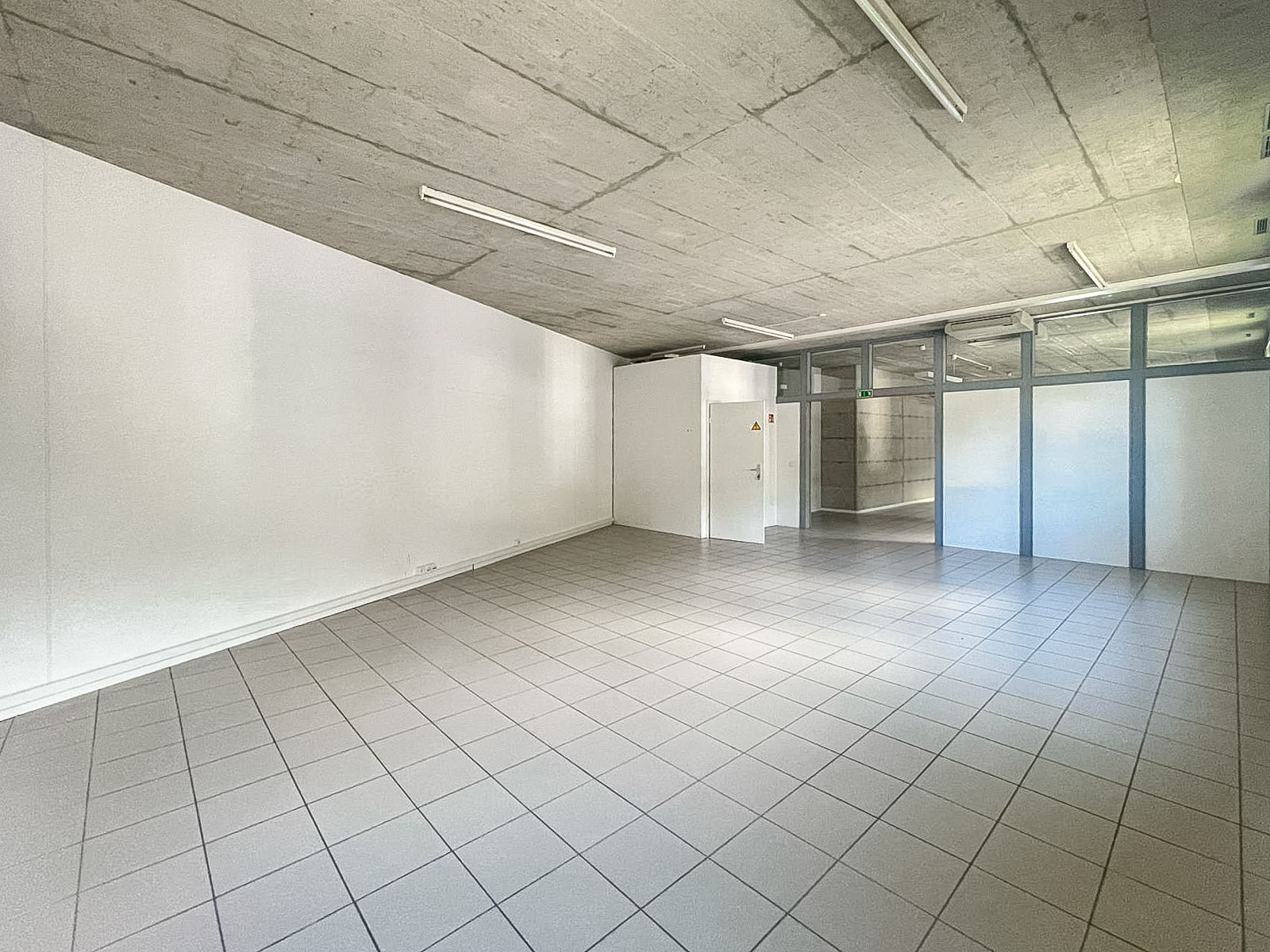 Grande locale uso ufficio in affitto a Mezzovico