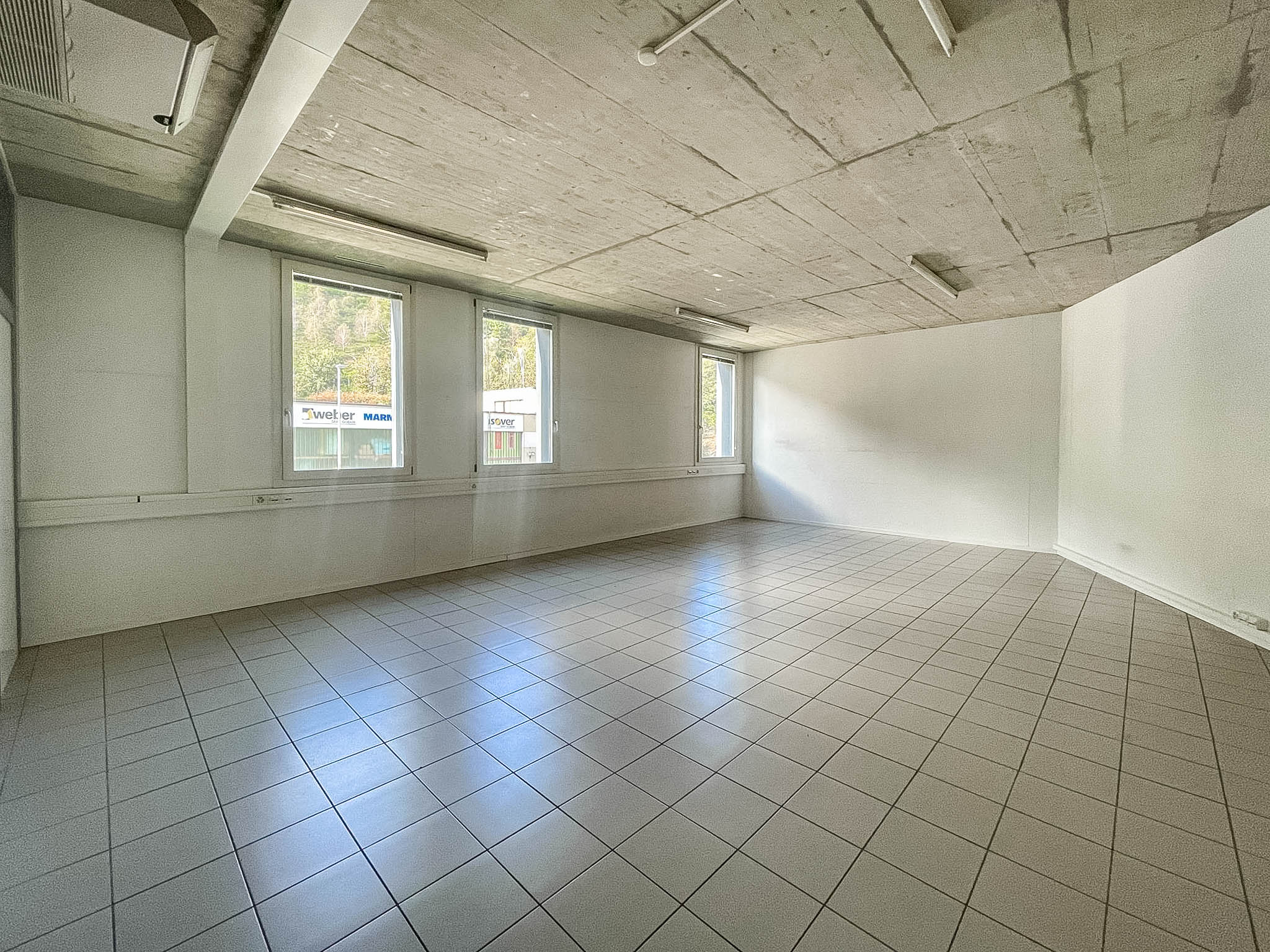 Grande locale uso ufficio in affitto a Mezzovico