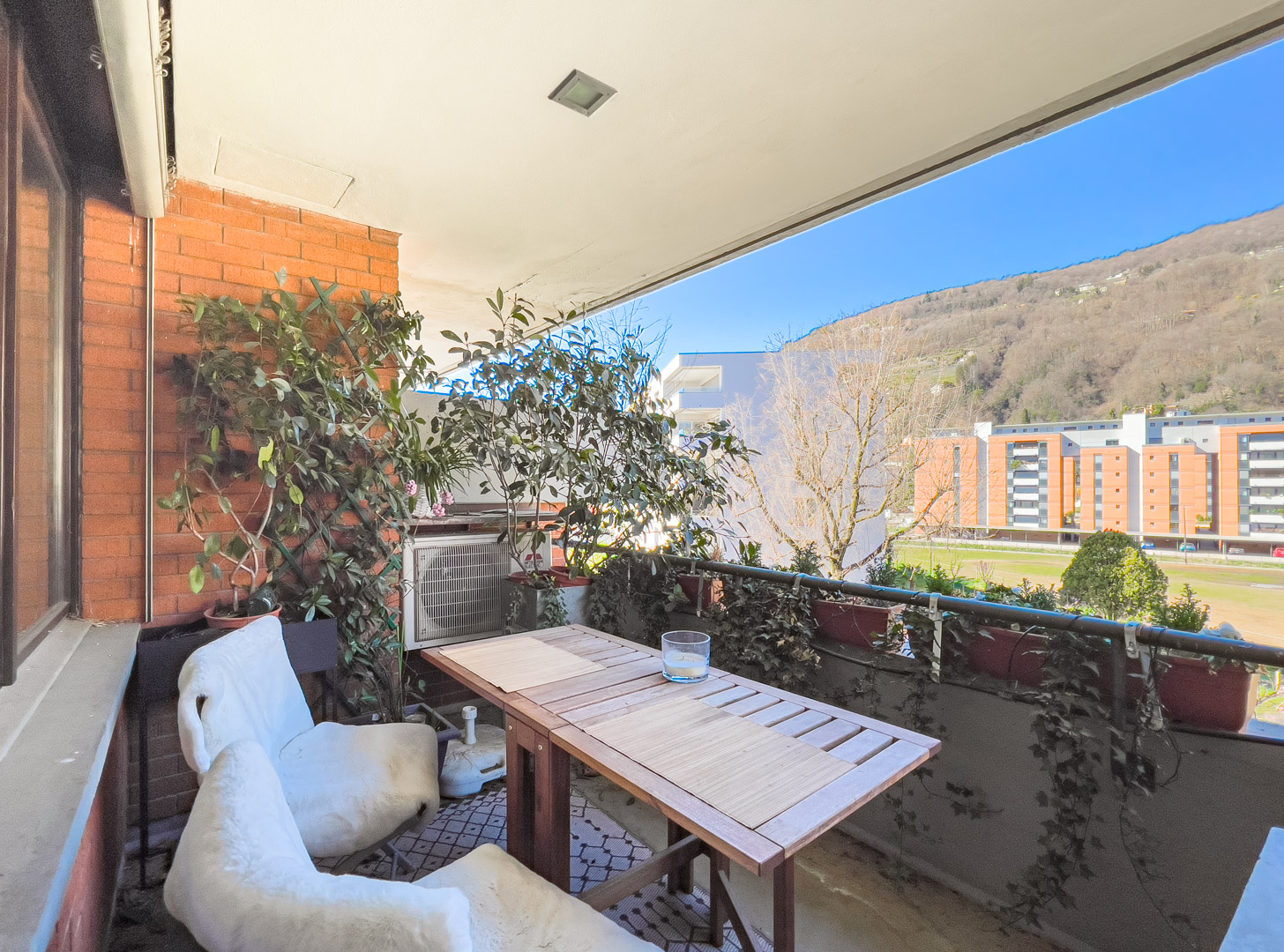 Ampio appartamento 3.5 locali in vendita ad Agno nel verde Ampio appartamento 3.5 locali in vendita ad Agno nel verde