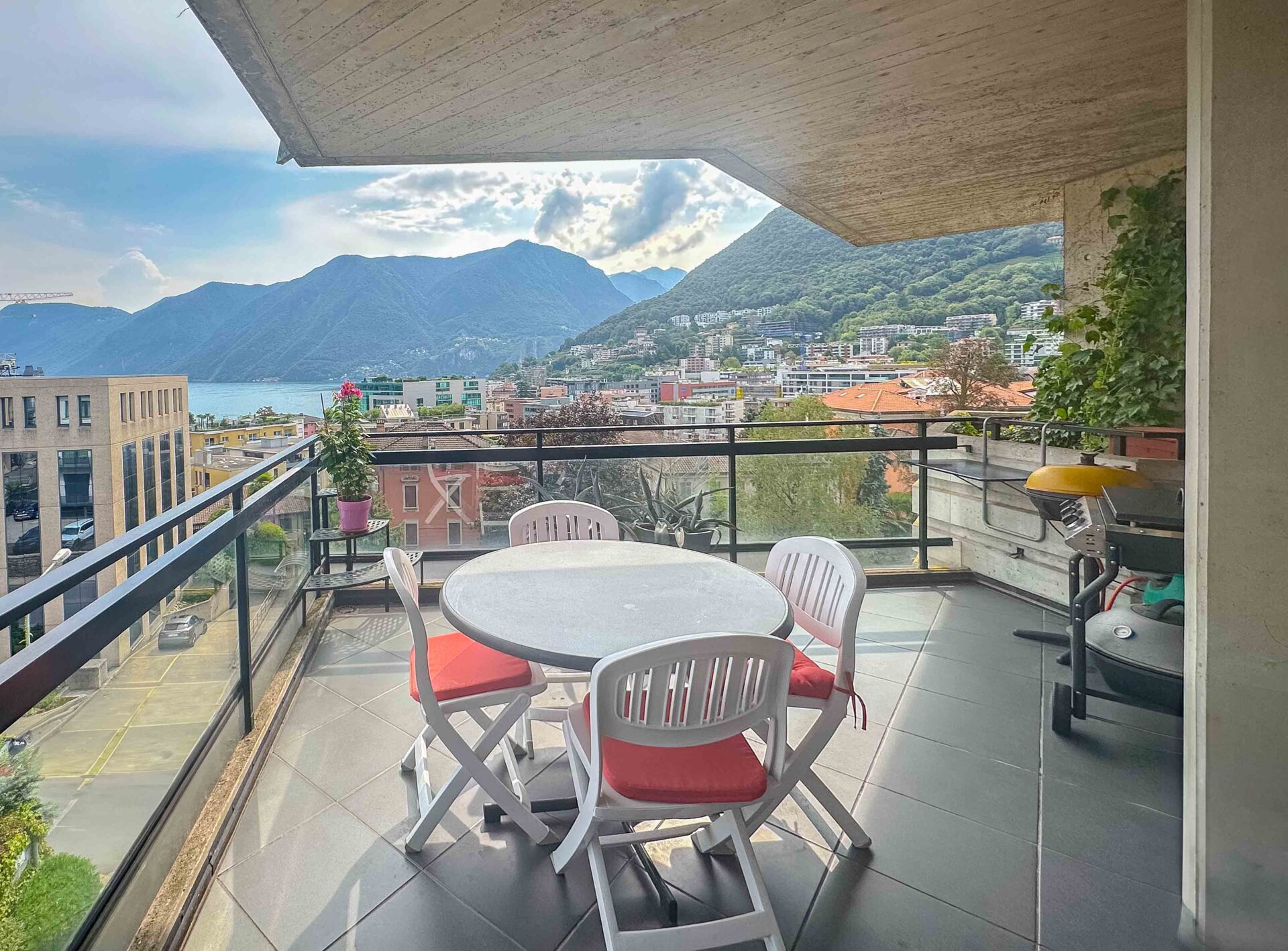 Apartment with lake view for sale in Lugano’s Loreto neighborhood