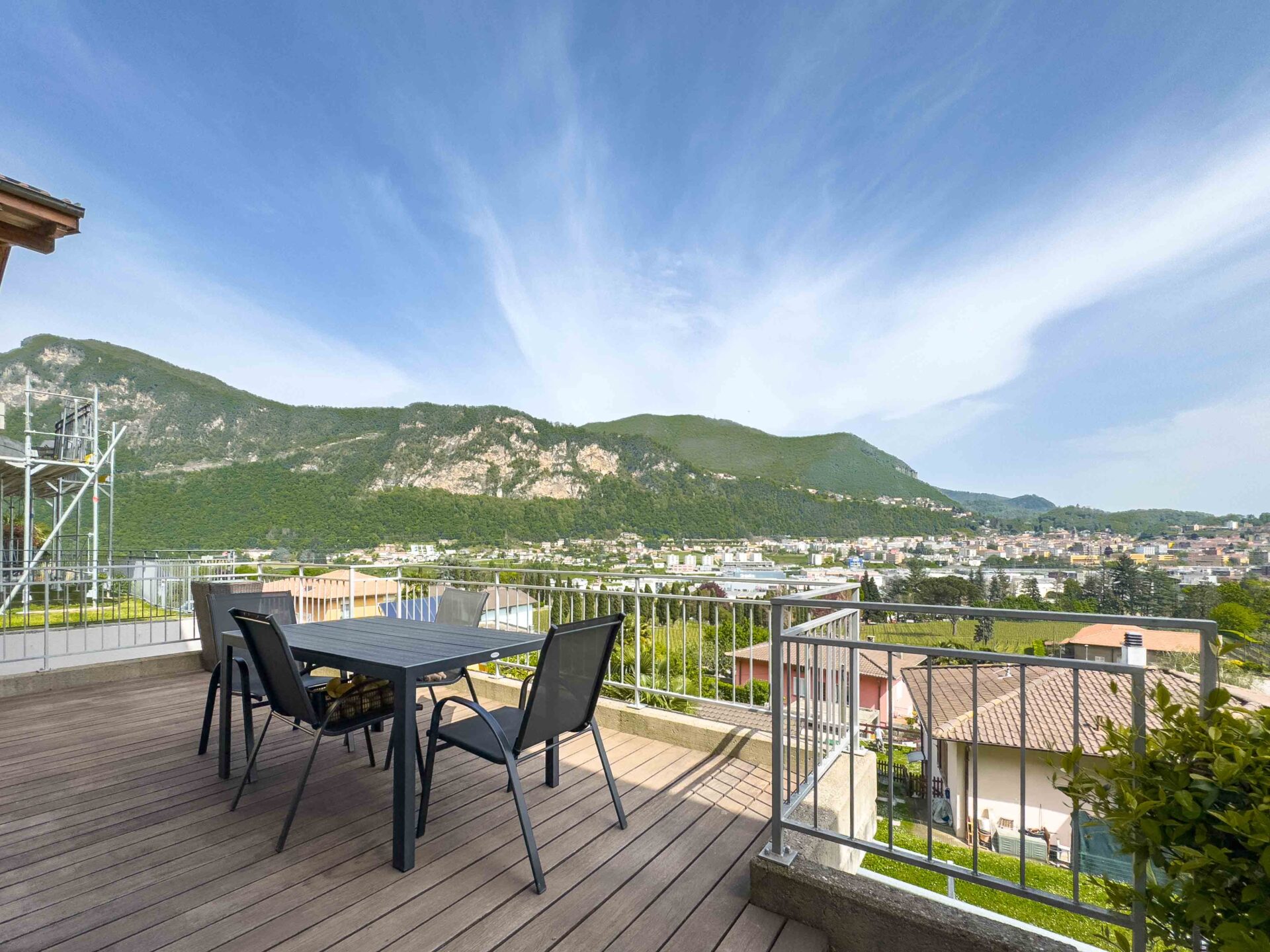 Gorgeous house with open views for sale in Rancate