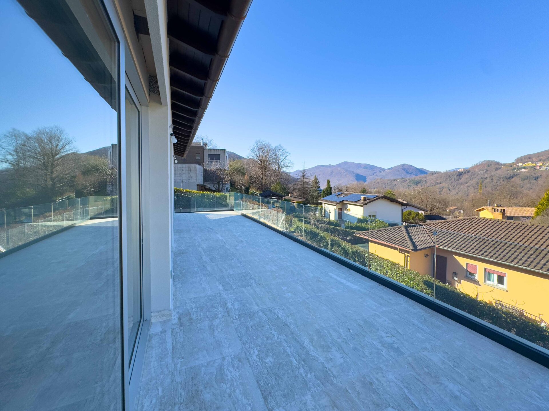 House with pool for sale in Carabbia