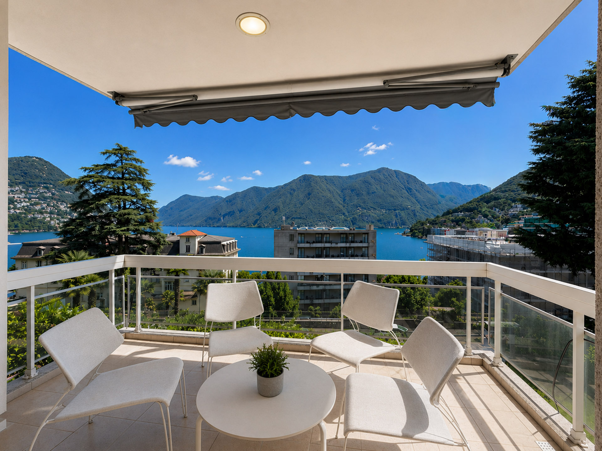 Prestigioso appartamento vista lago in vendita a Lugano Prestigioso appartamento vista lago in vendita a Lugano