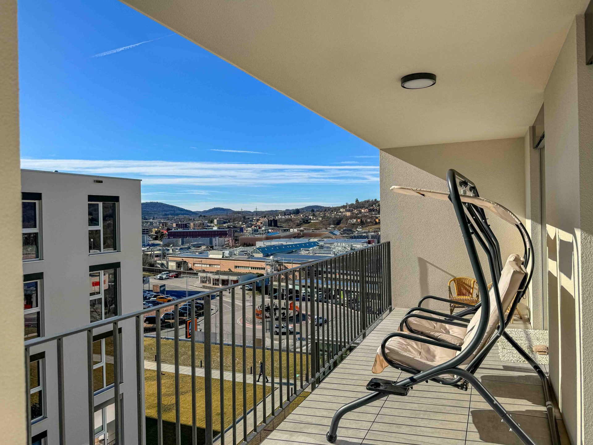 Modern 2.5-room apartment for sale in Mendrisio, on the top floor of a recently built residence