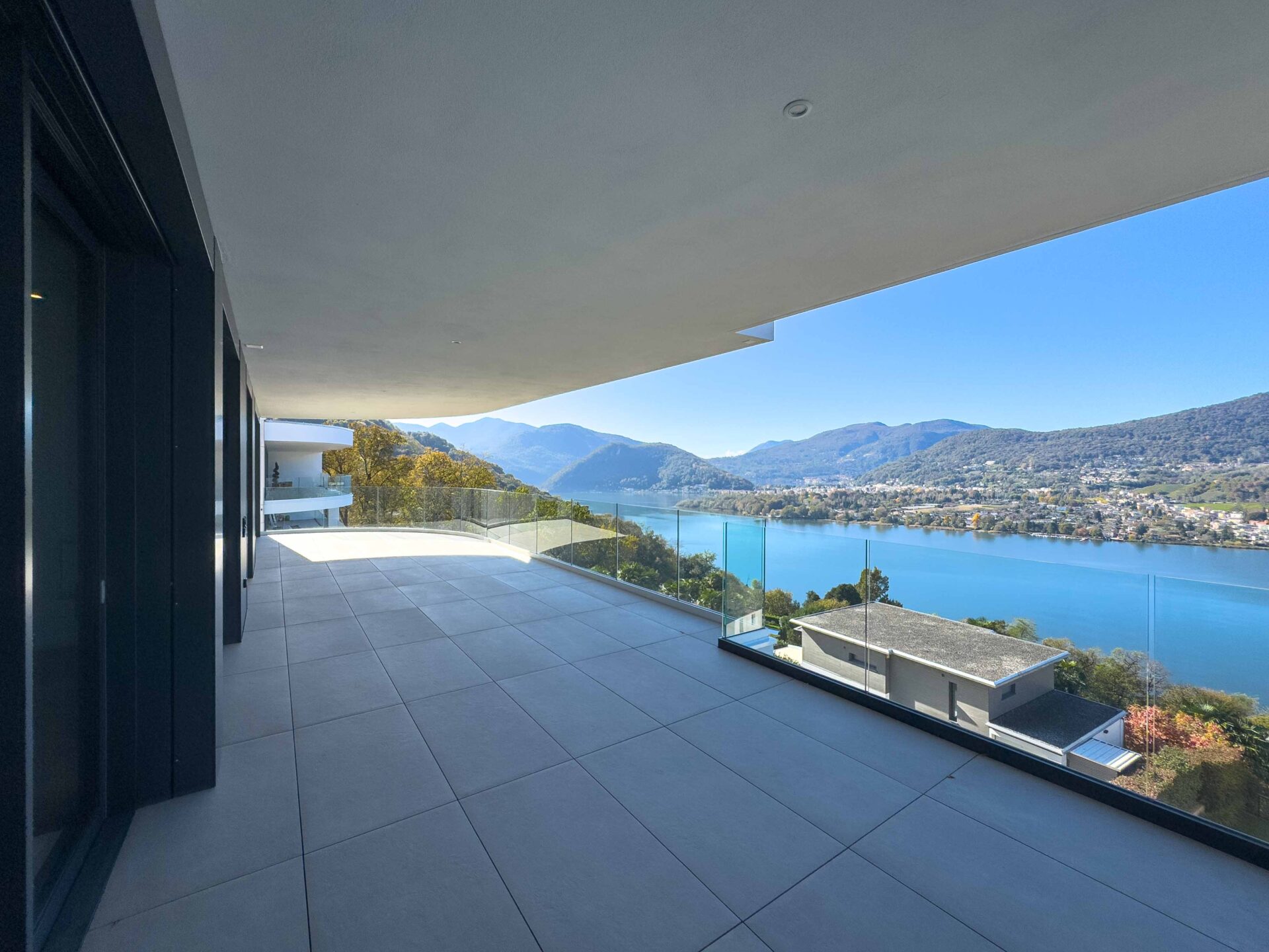 Große Wohnung mit Seeblick in Montagnola in einem neuen Gebäude zu verkaufen