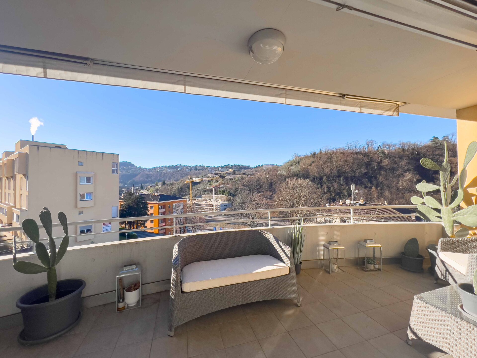 Spacious and modern 3.5-room apartment for sale in Pazzallo