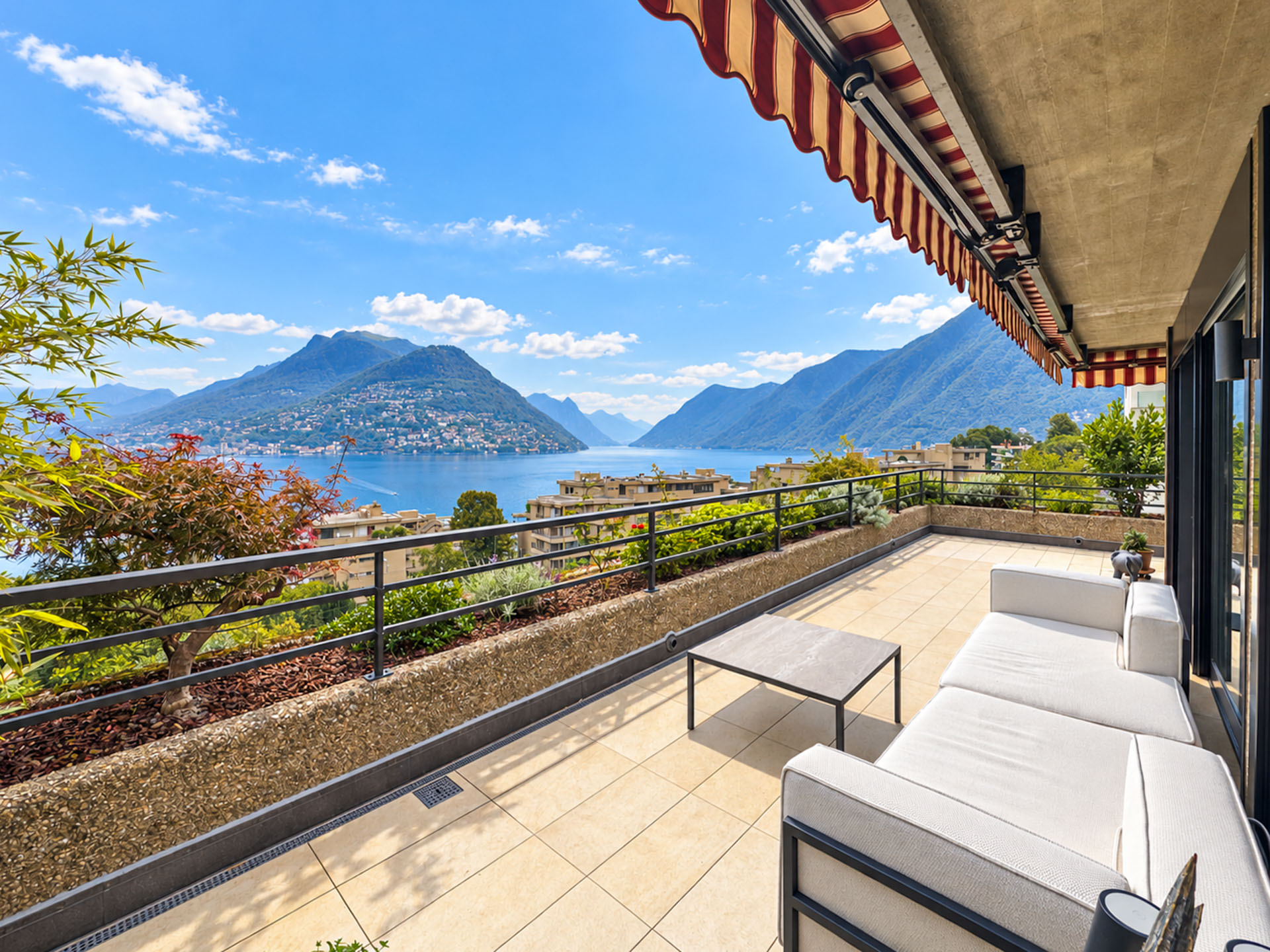 Ampio appartamento 4.5 locali vista lago in vendita a Paradiso