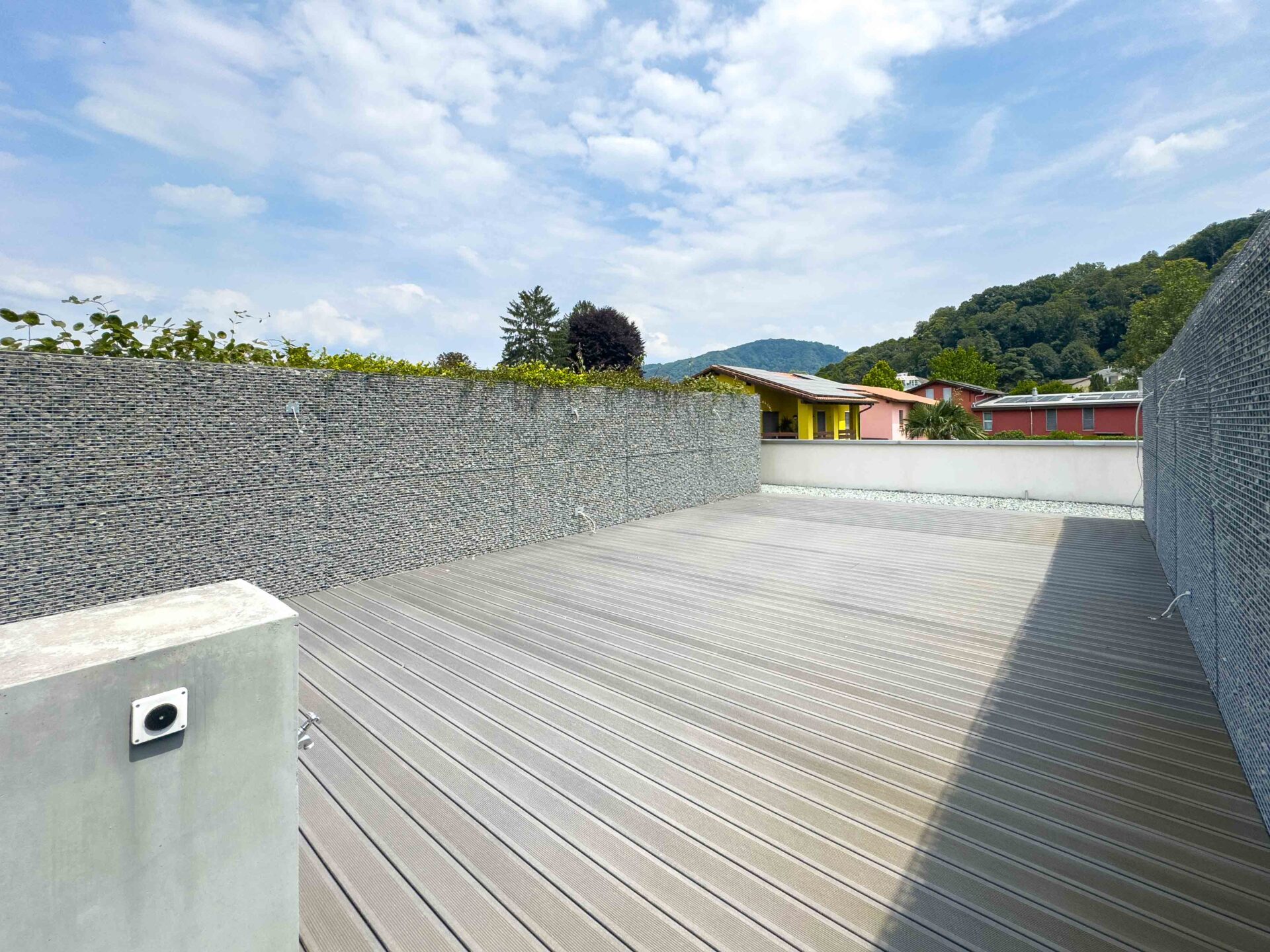 Großes neues Haus mit Garten und Terrasse zu verkaufen in Caslano