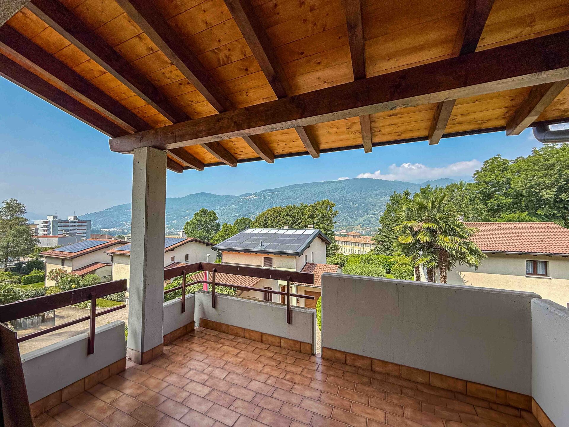 Doppelhaushälfte mit Garten zu verkaufen in Vezia