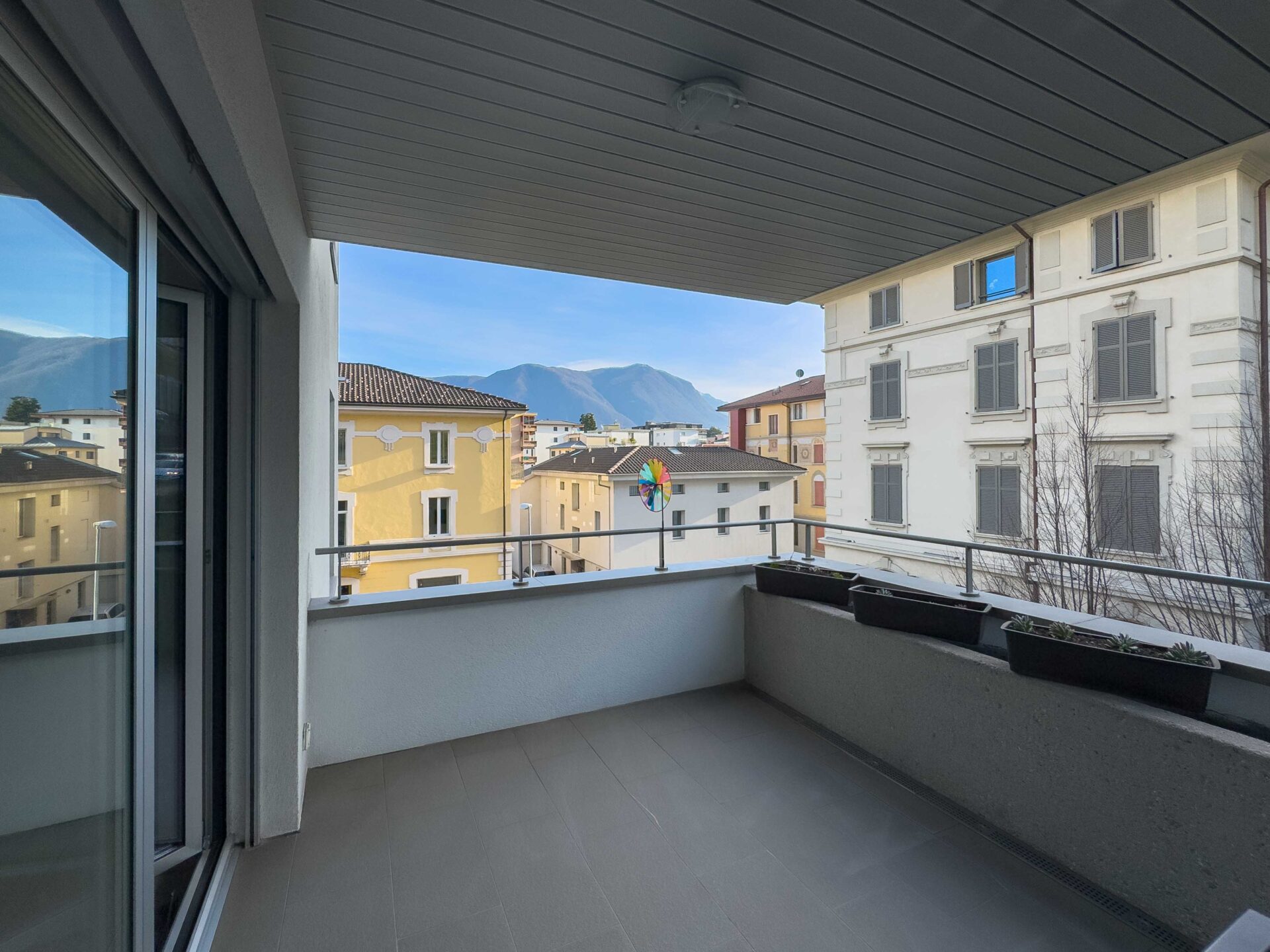 Geräumige und moderne 2,5-Zimmer-Wohnung in der Nähe des Zentrums von Lugano zu verkaufen
